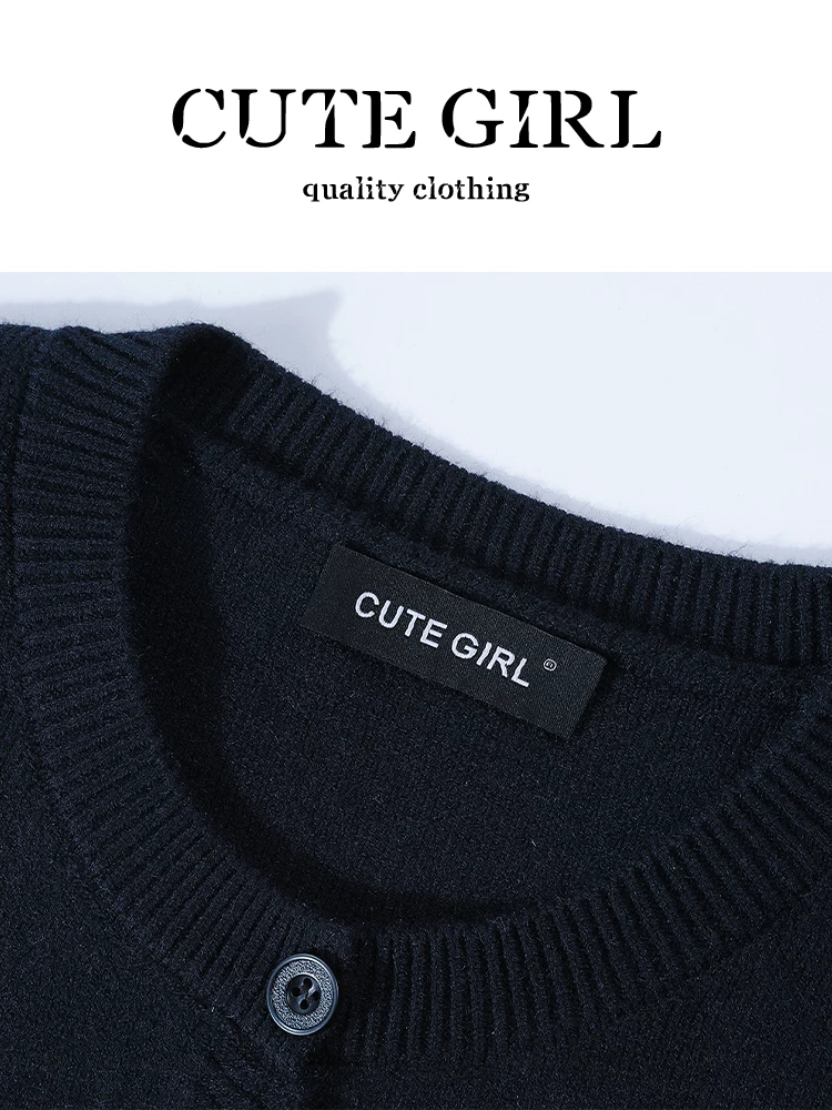 Bộ trang phục giảm tuổi tác CuteGirl dành cho nữ mùa thu: áo vest dệt kim sọc xanh hải quân và áo thun dài tay hai mảnh