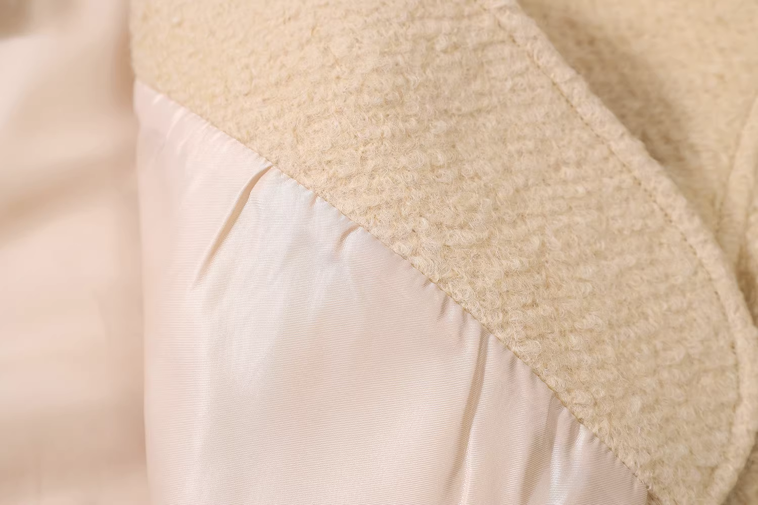 Áo khoác nữ kiểu Pháp bằng vải tweed, thanh lịch và thời trang, phong cách dễ thương dành cho mùa thu đông 2025.