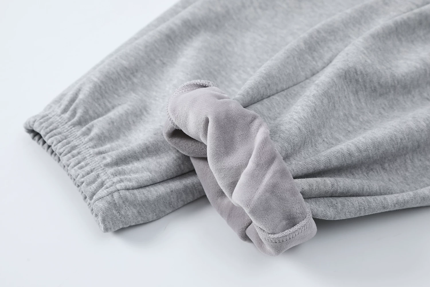 Quần jogger nữ chất liệu nỉ lót lông, màu xám, kiểu dáng dễ thương, nhỏ nhắn, mùa thu đông 2025, kiểu dáng mới, phong cách thường ngày, quần ống rộng
