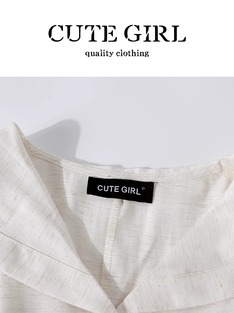 Bộ đồ hai mảnh gồm áo vest không tay kiểu preppy cổ áo hải quân, eo thon, và quần short ống rộng lưng cao dành cho nữ mùa hè