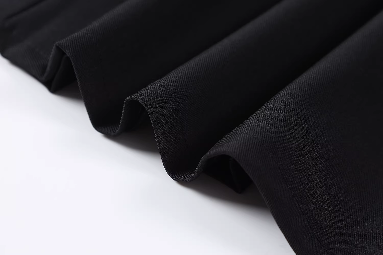 Váy chữ A đen CuteGirl, cạp cao, tôn dáng, che hông, kiểu dáng mới thu 2025 dành cho nữ, xếp ly