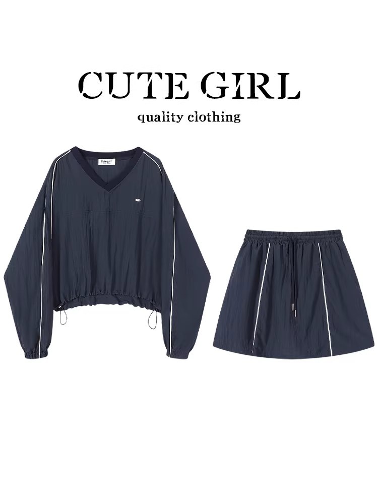 Trang phục phong cách Hàn Quốc mùa xuân của CuteGirl là bộ trang phục hoàn chỉnh gồm áo len cổ chữ V màu xanh hải quân và váy hai mảnh dành cho nữ