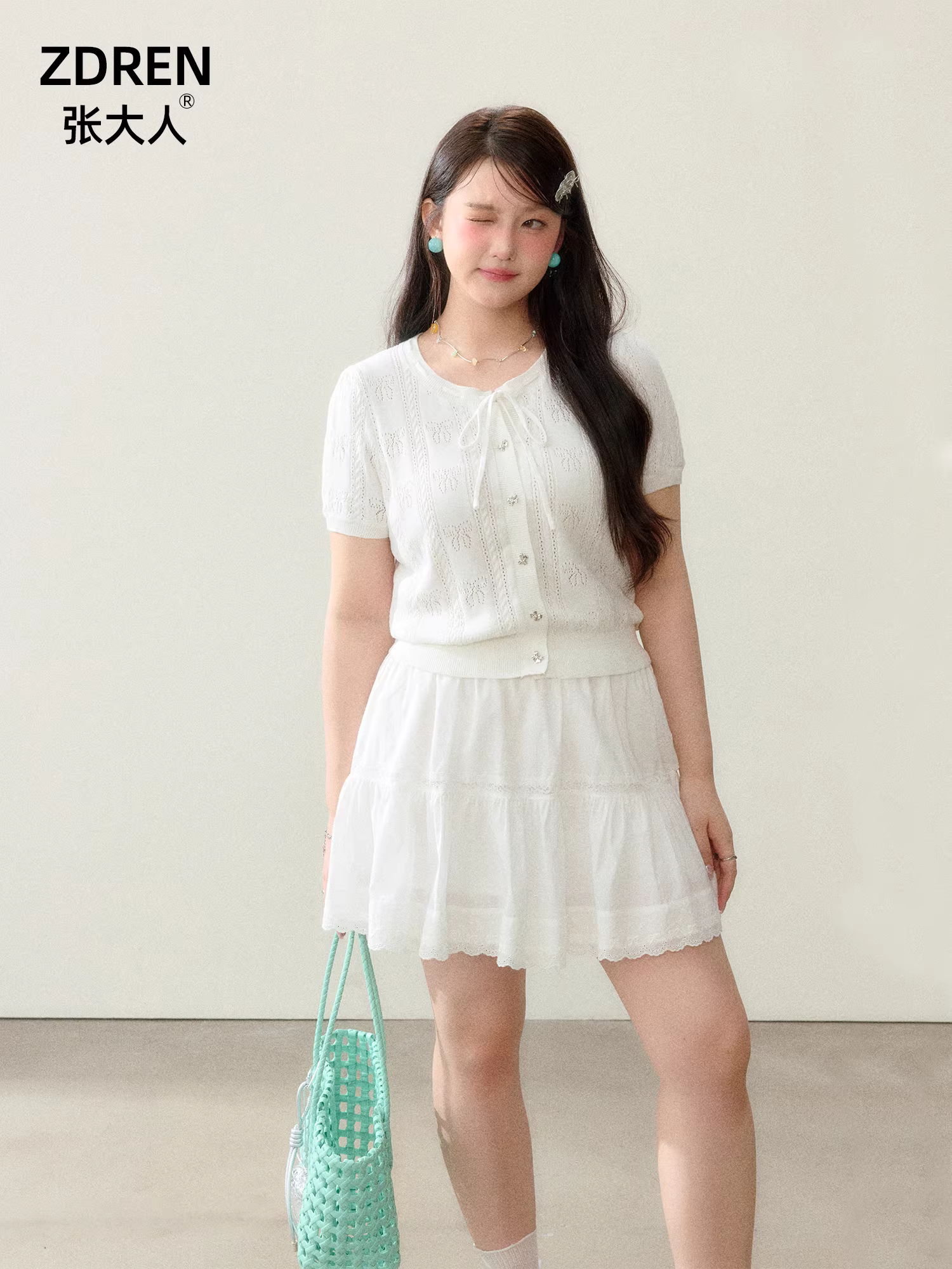 Bộ trang phục nữ cỡ lớn kiểu mới mùa hè, áo thun trắng trơn dáng rộng tay thường, chân váy viền ren