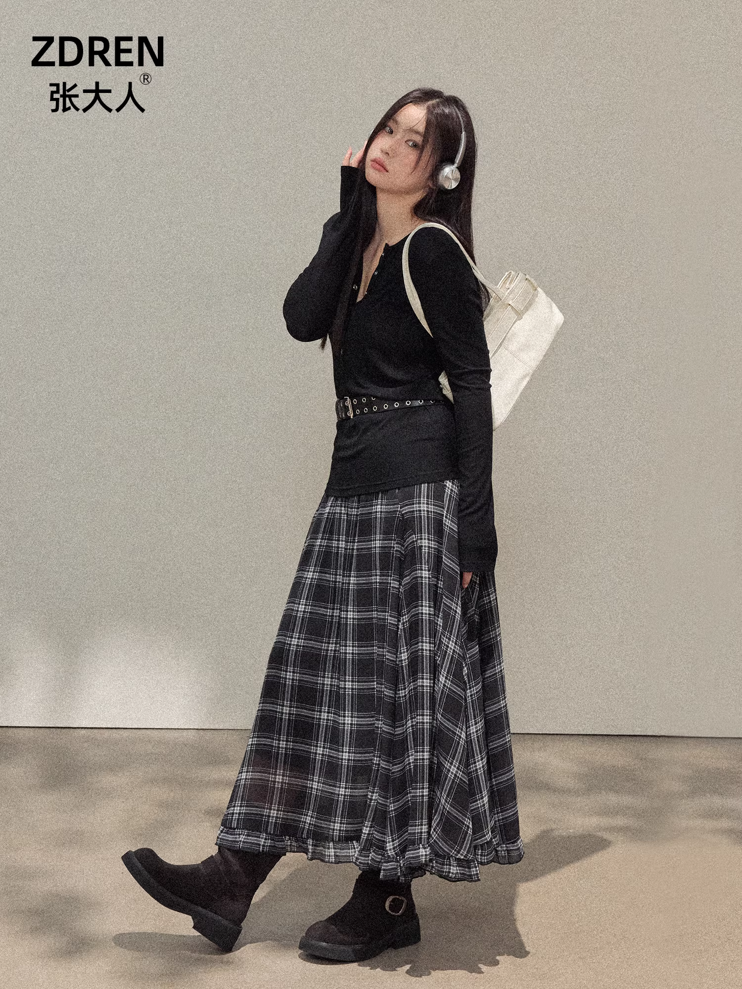 Quần áo nữ cỡ lớn dành cho người lớn, trang phục giảm béo cho các cô gái mũm mĩm, áo đen, bộ váy chữ A kẻ sọc cổ điển.