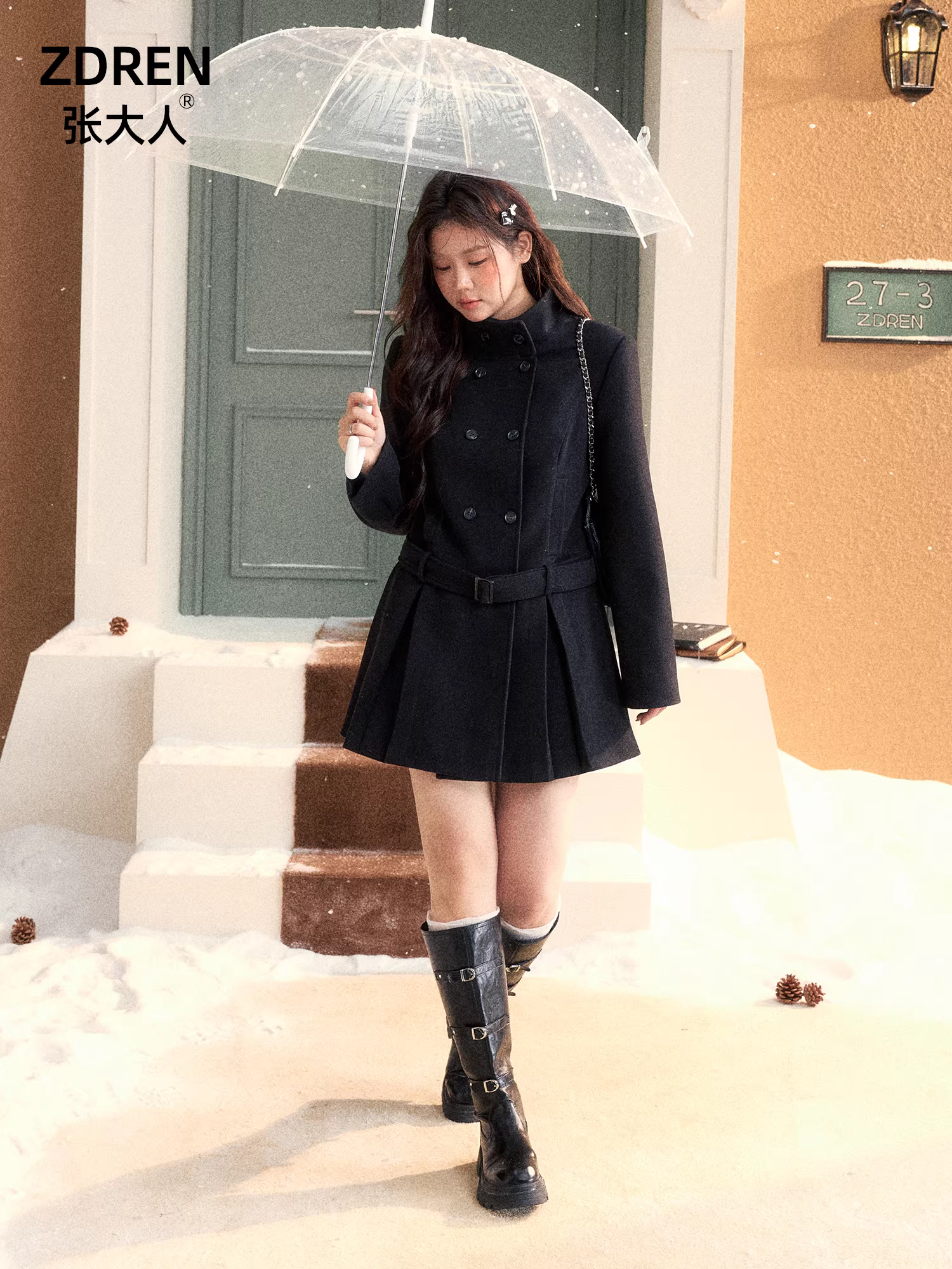 Quần áo nữ cỡ lớn mới của Zhang Daren dành cho những cô gái mũm mĩm, áo khoác len có thắt lưng cổ cao nửa cổ màu đen kiểu Hàn Quốc giúp giảm béo và thanh lịch.