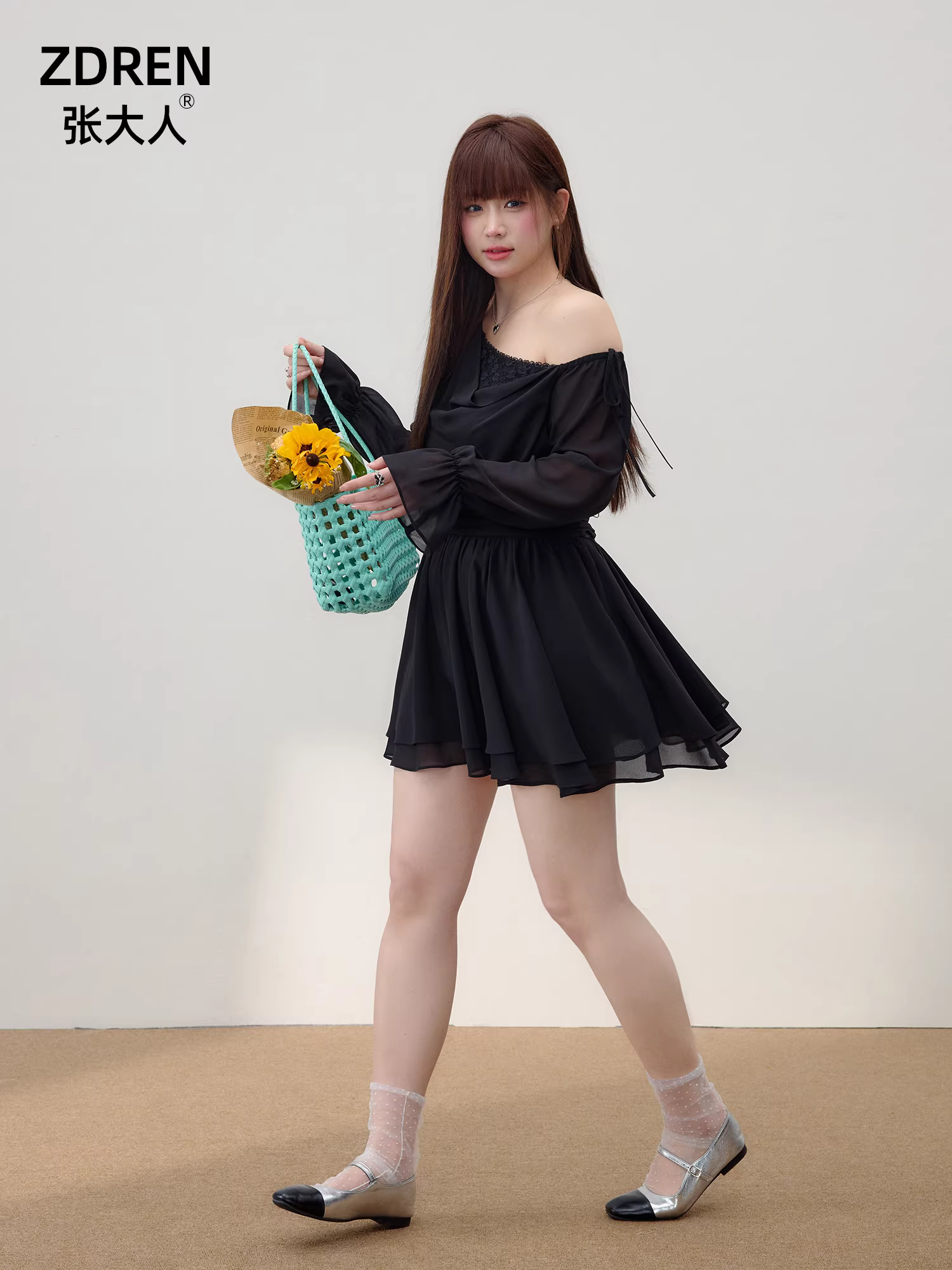 Quần áo nữ cỡ lớn dành cho những cô nàng hơi mũm mĩm, đầm voan dáng xòe tay phồng lệch vai kiểu Pháp, tạo vẻ ngoài thanh lịch.