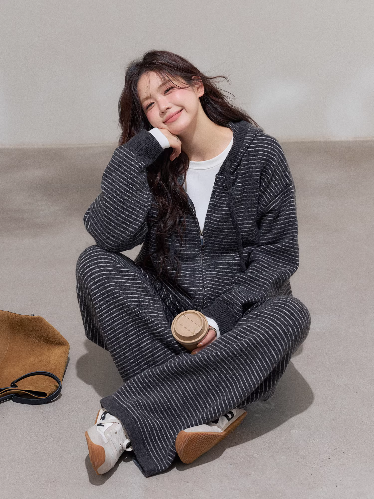 Bộ áo nỉ và quần thể thao có mũ trùm đầu kiểu Hàn Quốc dành cho nữ cỡ lớn mùa thu đông kiểu Hàn Quốc