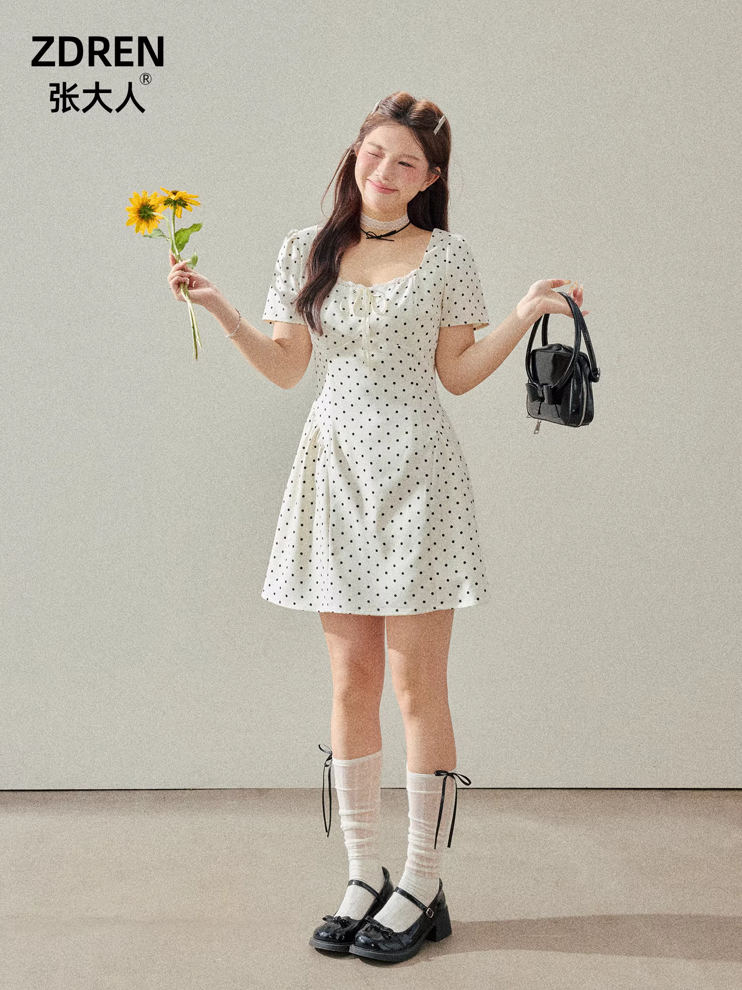 Trang phục chấm bi mùa hè của Zhang Daren, quần áo cỡ lớn dành cho nữ dành cho những cô nàng mũm mĩm, váy ôm eo giảm béo theo phong cách Pháp giúp giảm tuổi tác.