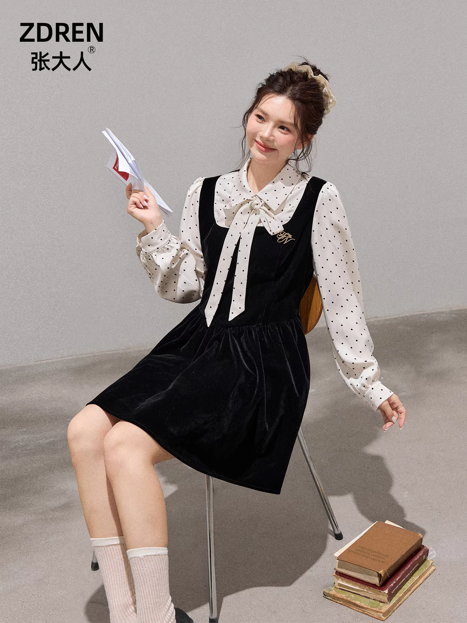 Quần áo nữ cỡ lớn mùa thu đông của Zhang Daren dành cho những cô nàng mũm mĩm, váy dự tiệc giảm béo, váy nhung kiểu cổ điển kiểu Pháp.