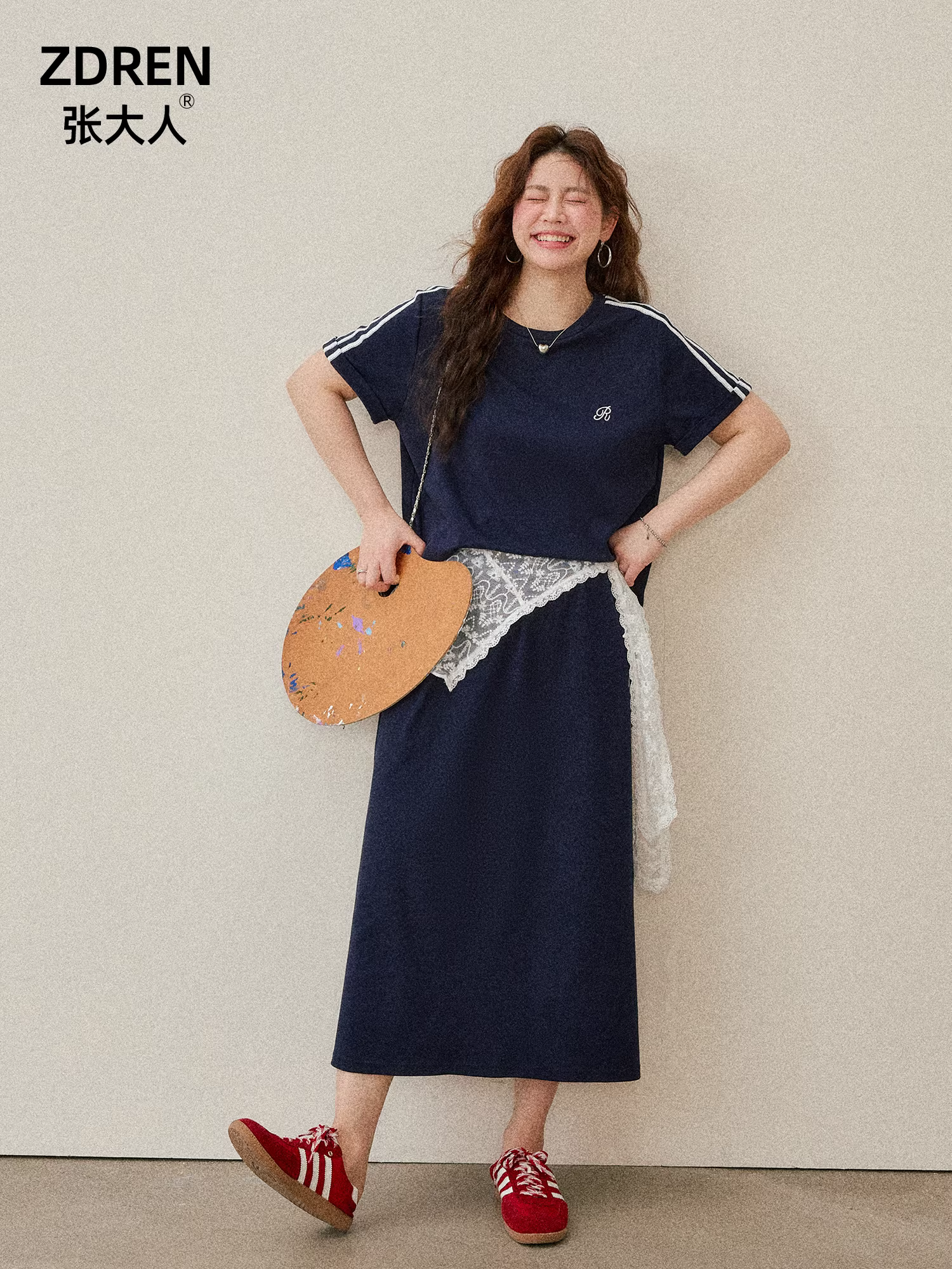 Quần áo nữ cỡ lớn dành cho người lớn, bộ hai mảnh giúp thon gọn dành cho các cô gái mũm mĩm, áo thun ngắn tay thể thao kiểu Mỹ và chân váy cạp cao.