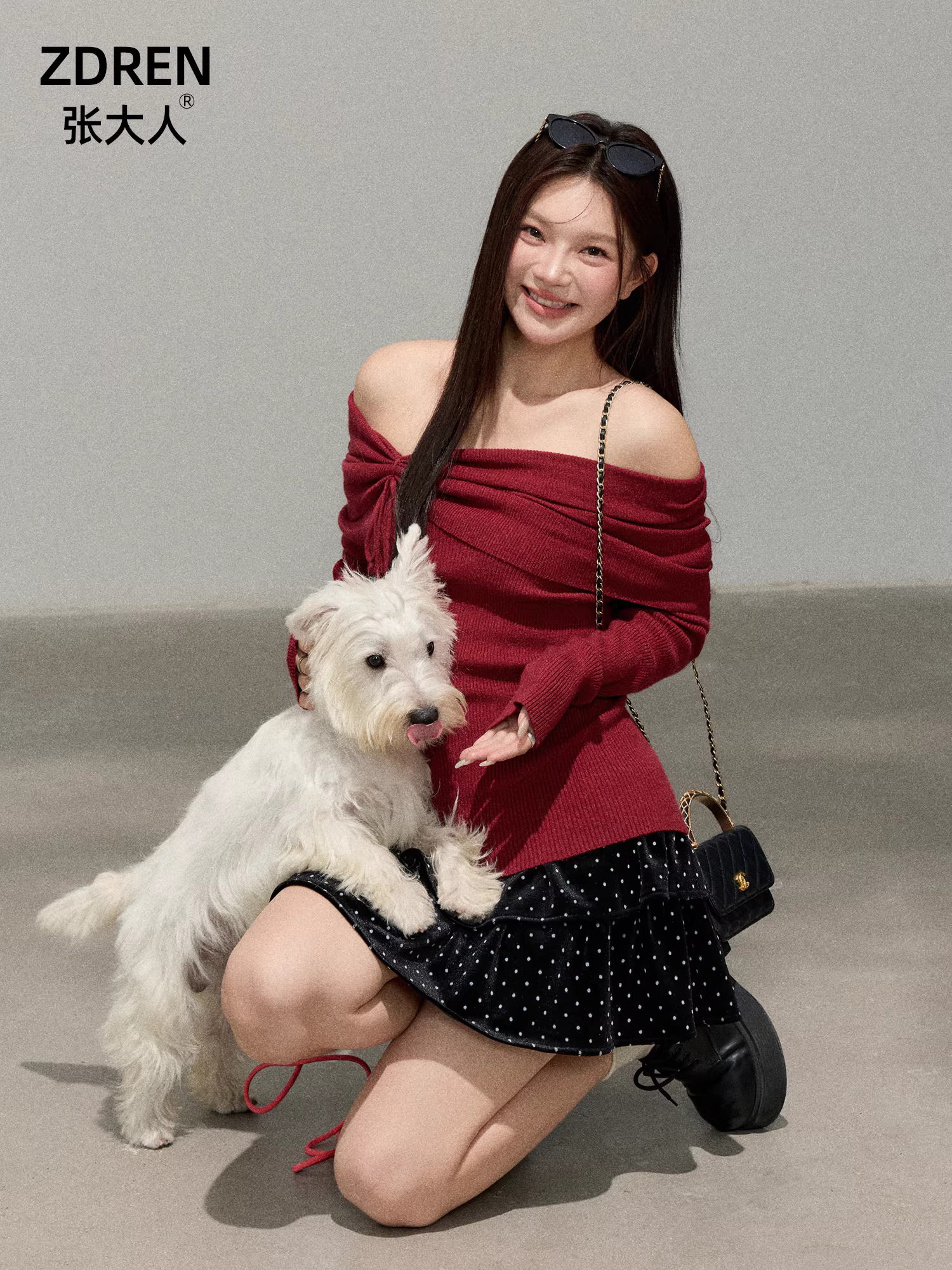 Quần áo nữ cỡ lớn dành cho các cô nàng hơi mũm mĩm, áo dệt kim trễ vai kiểu Hàn Quốc giúp thon gọn với bộ váy công chúa chấm bi.