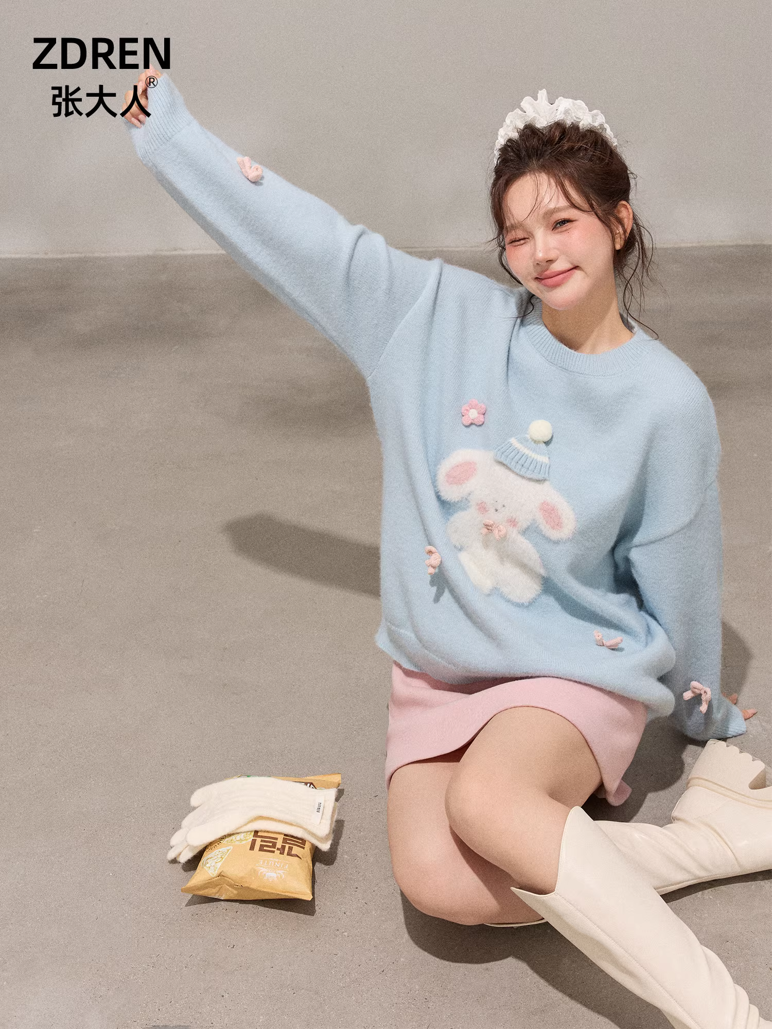 Quần áo nữ cỡ lớn dành cho người lớn, hơi mũm mĩm, phong cách Hàn Quốc, giảm béo mùa đông, phong cách ngọt ngào, bộ áo len dệt kim màu xanh và váy hồng.