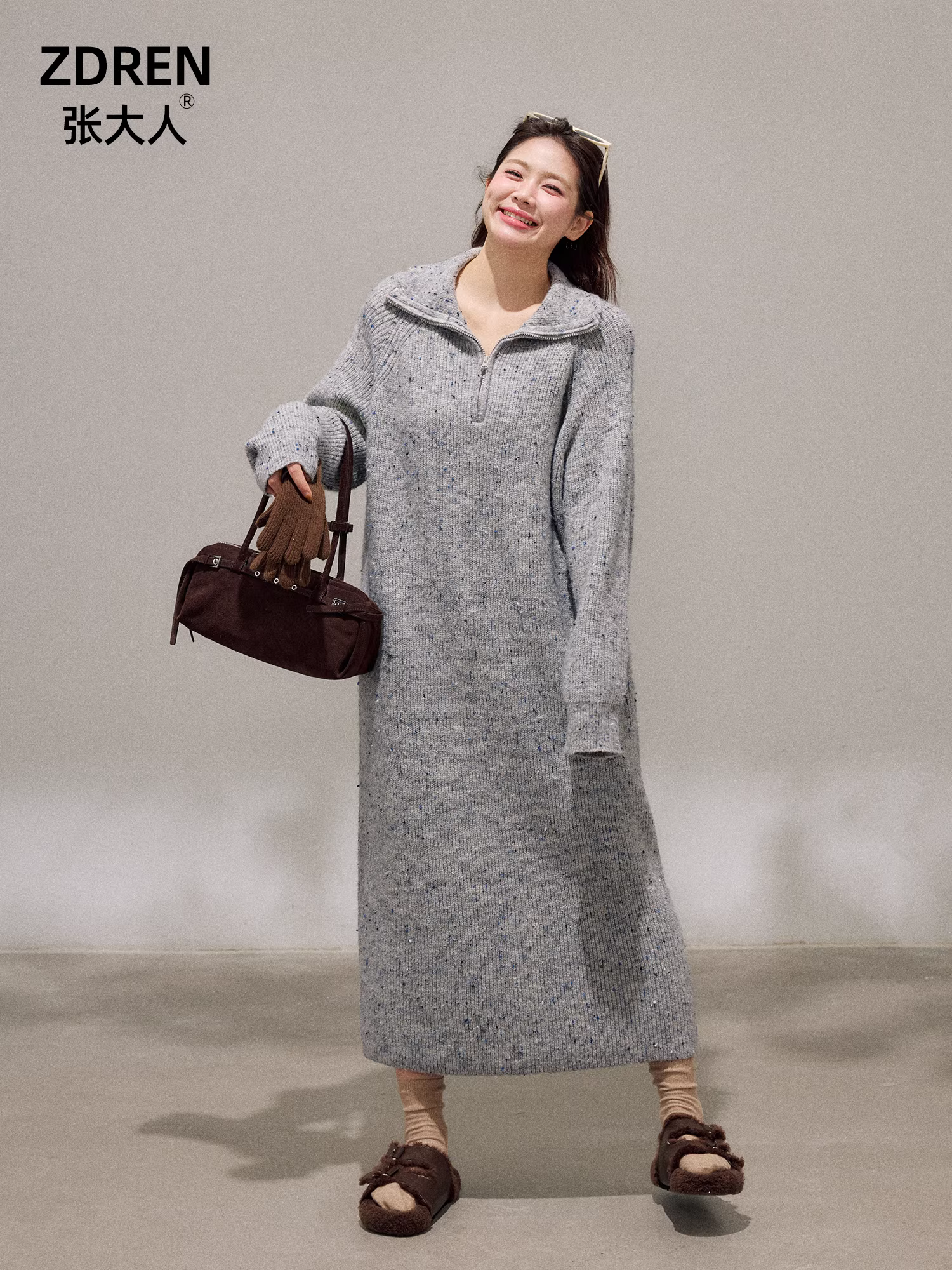 Quần áo nữ cỡ lớn dành cho người lớn, phong cách Hàn Quốc mới về mùa đông, váy len thẳng cổ cao màu xám sọc, kiểu dáng thon gọn.