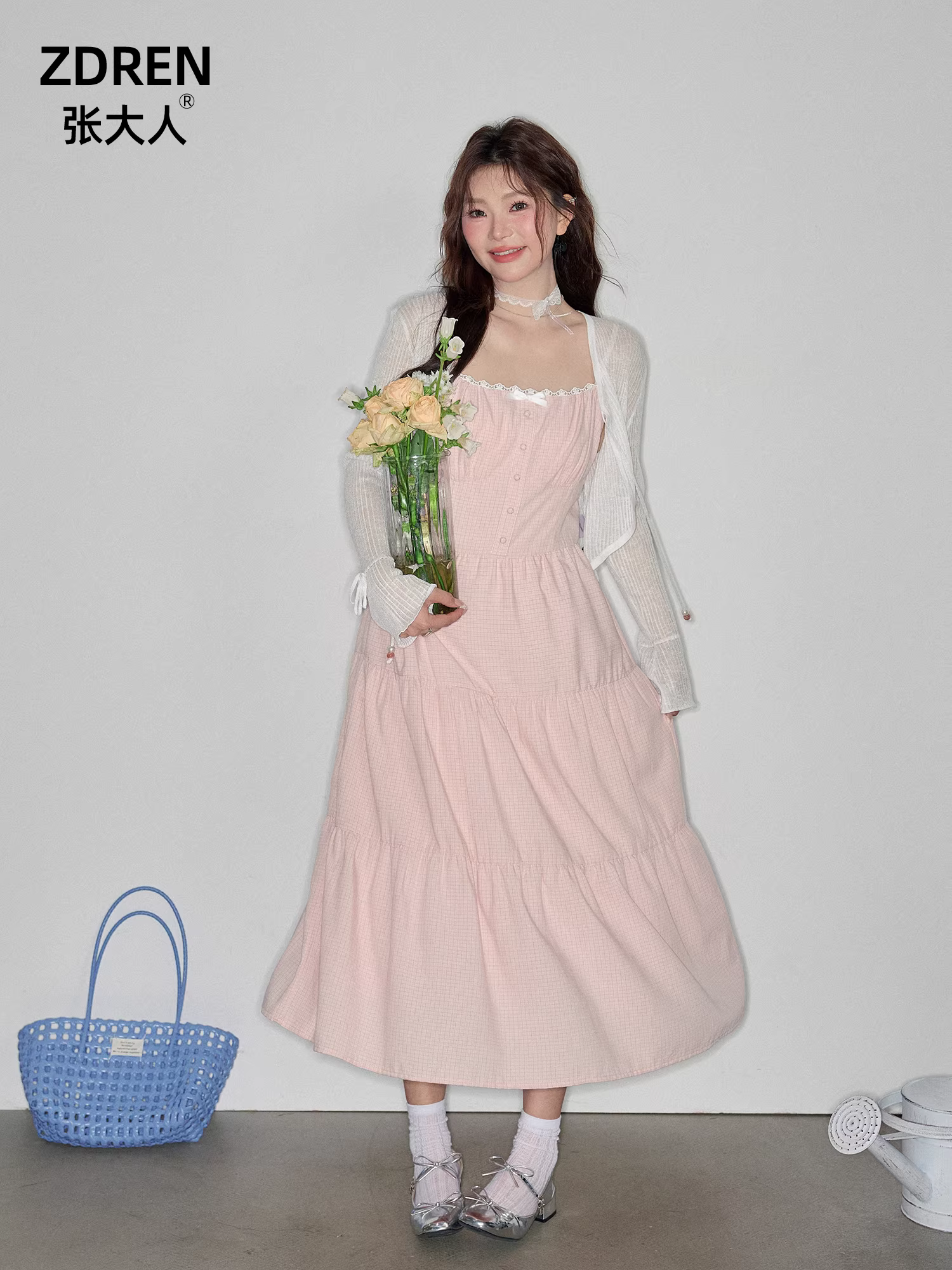 Quần áo mùa hè cỡ lớn dành cho nữ của Zhang Daren dành cho những cô gái mũm mĩm, váy giảm béo với phong cách nghệ thuật và dịu dàng, váy dây kẻ sọc đi nghỉ.