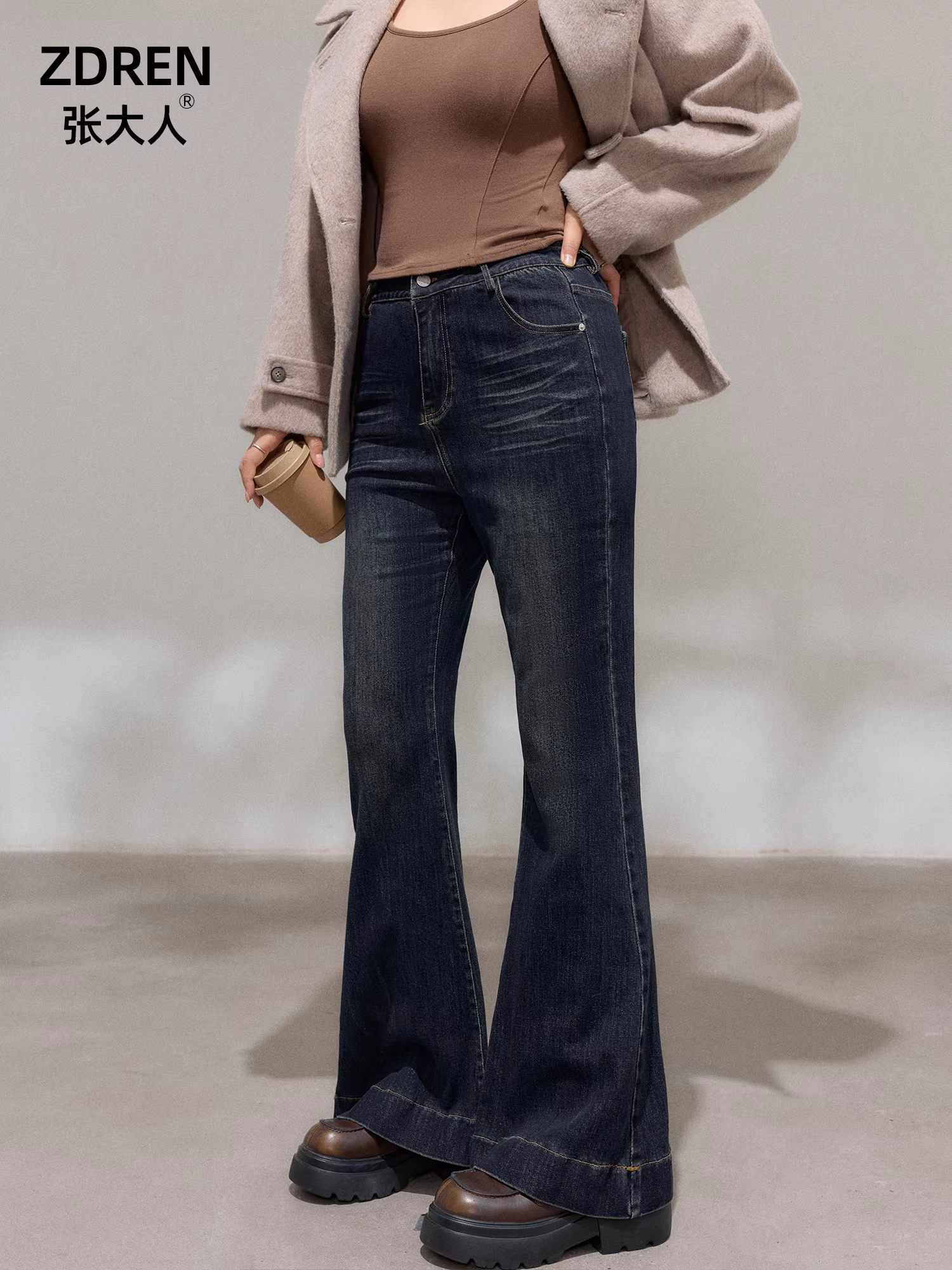 Quần áo nữ cỡ lớn dành cho người lớn, hơi mũm mĩm mm2025 phong cách Hàn Quốc mới, kiểu dáng retro, lưng trung, chất liệu denim hơi co giãn, dáng loe