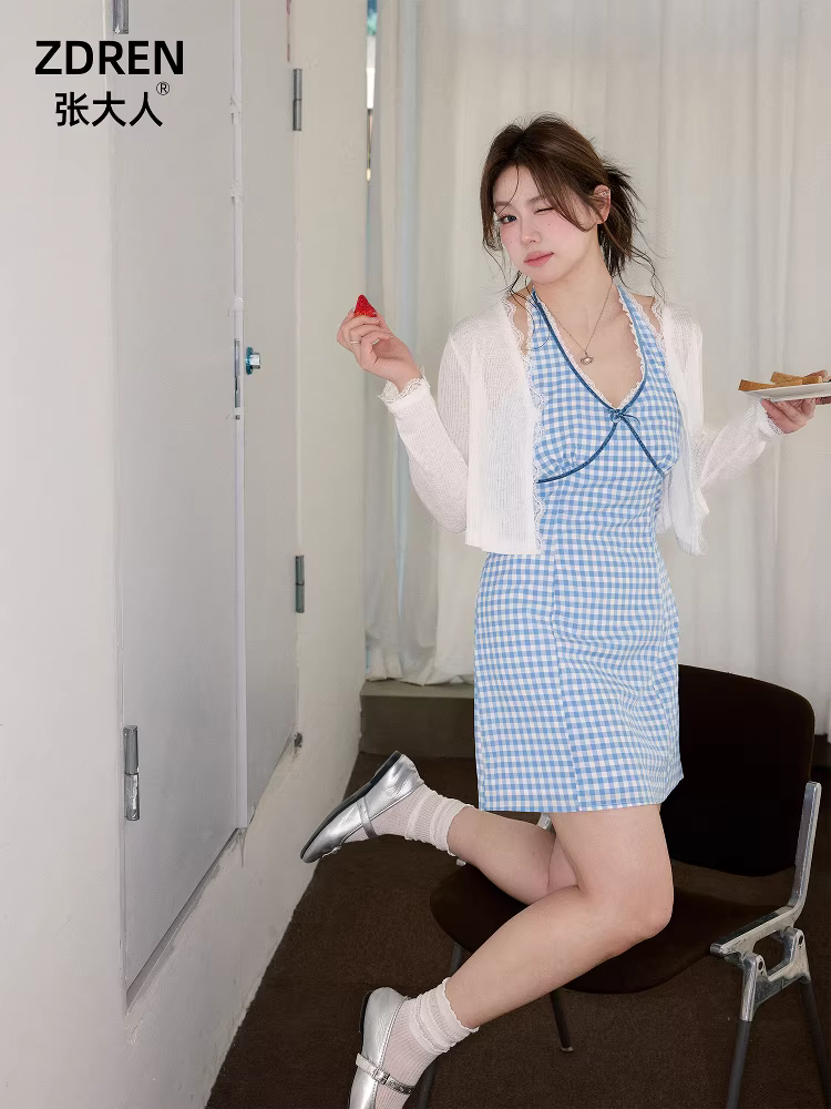 Quần áo nữ cỡ lớn dành cho người lớn, váy cổ yếm thon gọn cho người hơi mũm mĩm, phong cách ngọt ngào và cay, váy kẻ sọc tươi trẻ và trẻ trung.