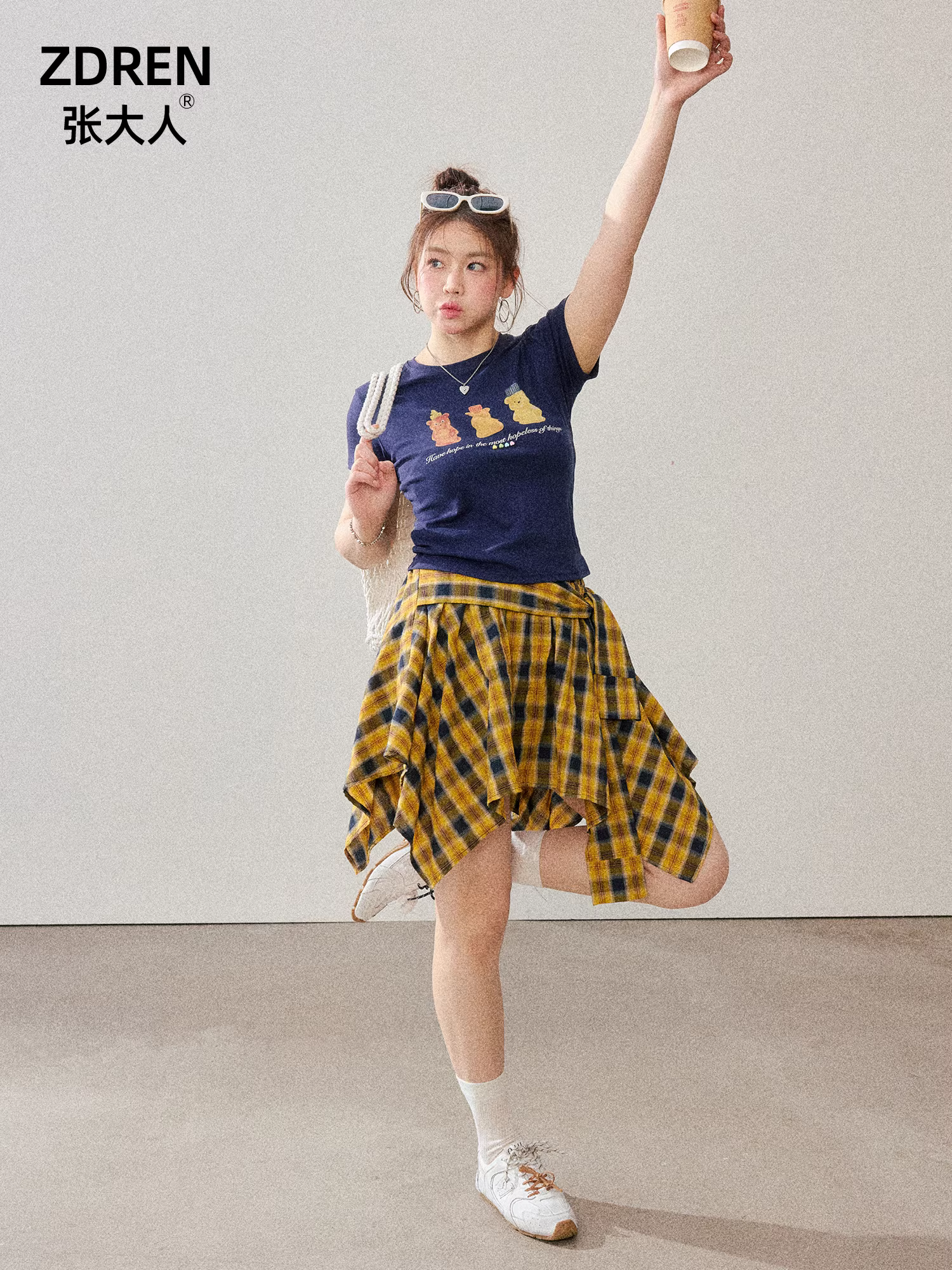 Quần áo cỡ lớn dành cho phụ nữ trưởng thành, trang phục giảm béo cho những cô gái mũm mĩm, áo thun ngắn tay phong cách cổ điển ngọt ngào và cá tính của Mỹ với váy kẻ sọc.