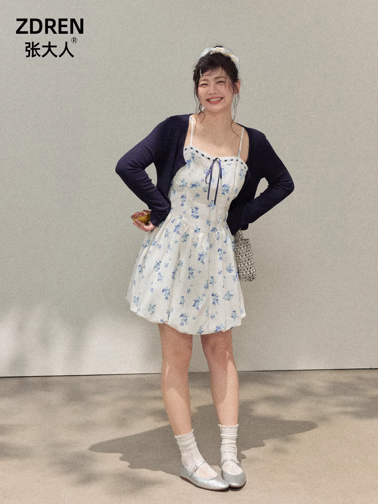 Quần áo nữ cỡ lớn mới của Zhang Daren dành cho những cô gái hơi mũm mĩm, bộ áo yếm và váy hoa ngọt ngào và giảm béo đầu thu.