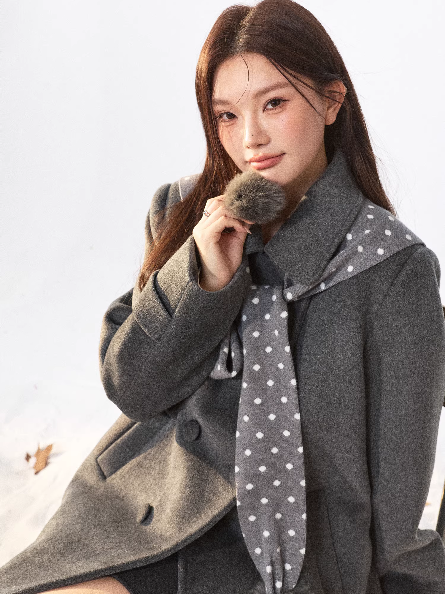 Quần áo nữ cỡ lớn mới của Zhang Daren dành cho những cô nàng mũm mĩm, áo khoác len dáng dài màu xám phong cách Hàn Quốc mùa đông giúp thon gọn dáng người.