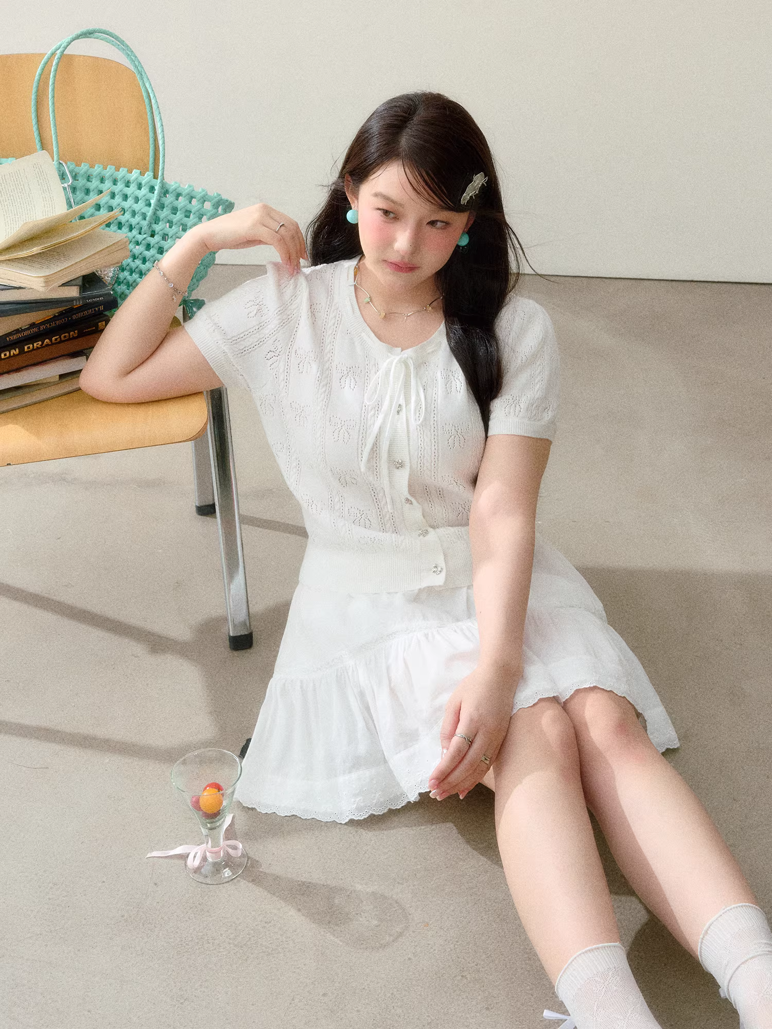 Bộ trang phục nữ cỡ lớn kiểu mới mùa hè, áo thun trắng trơn dáng rộng tay thường, chân váy viền ren