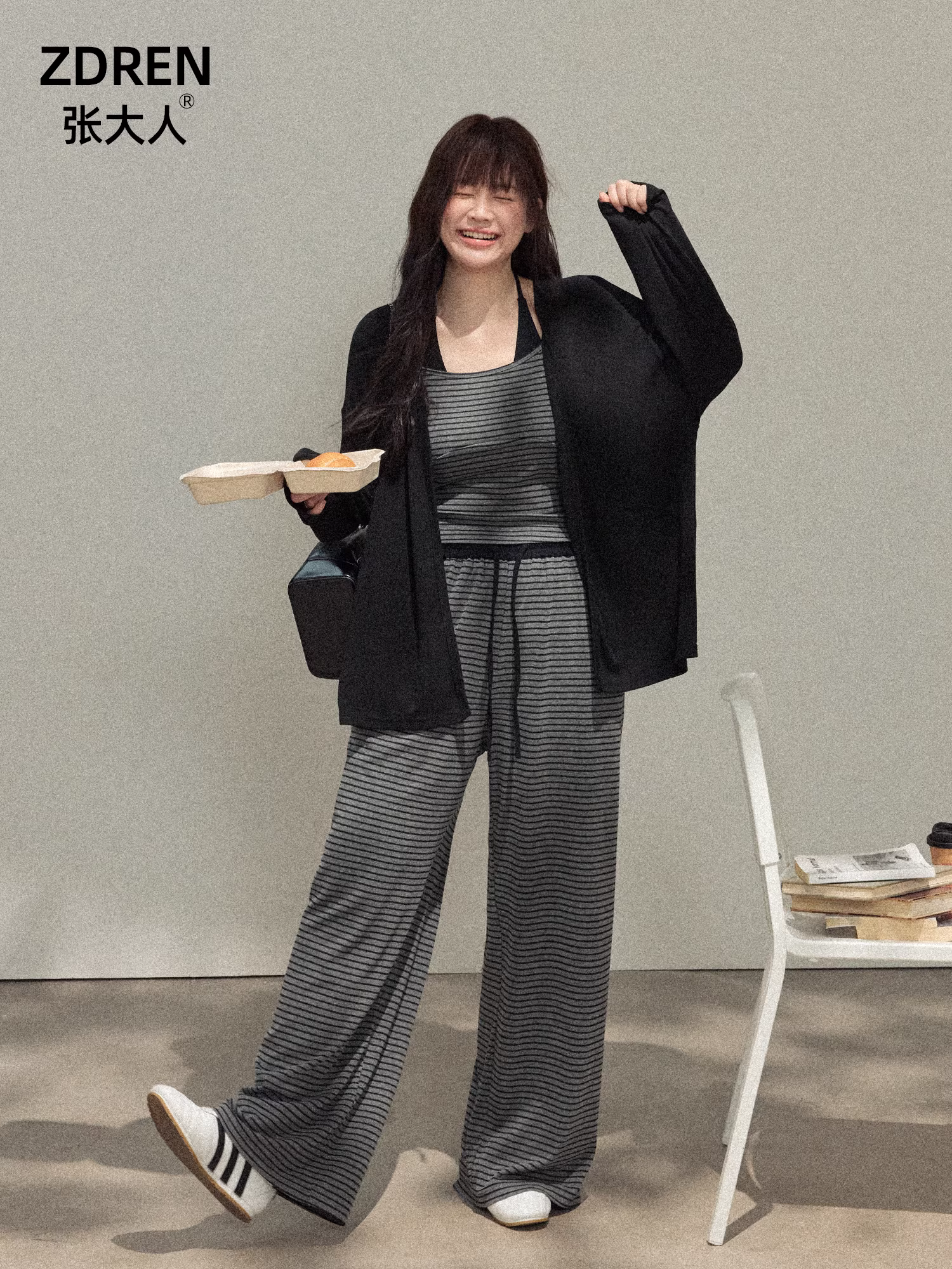 Quần áo nữ cỡ lớn dành cho người lớn, trang phục giảm béo phong cách Hàn Quốc, áo khoác đen, bộ đồ thường ngày sọc đen và xám lười biếng.