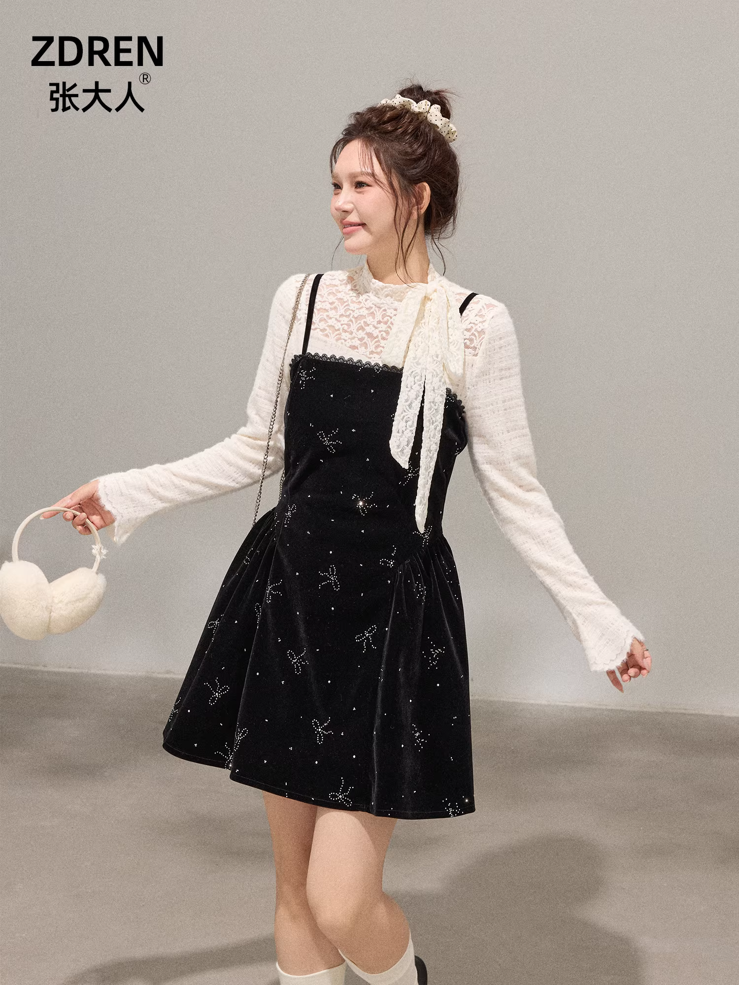 Bộ trang phục nữ cỡ lớn dành cho người lớn, kiểu Hàn Quốc, gồm áo lót ren thon gọn và váy camisole nhung.