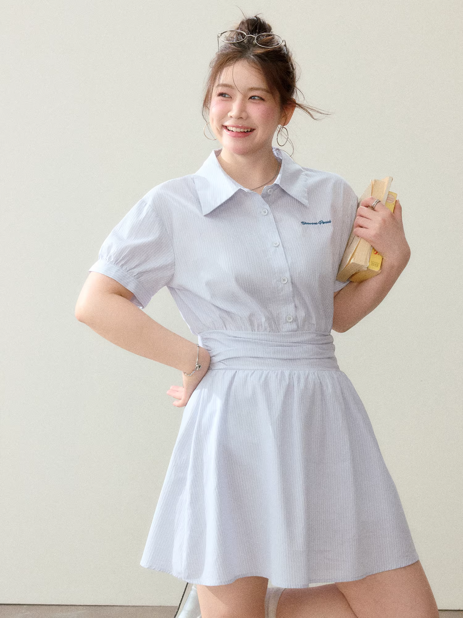 Quần áo nữ cỡ lớn dành cho người lớn, đầm sơ mi công sở kiểu Hàn Quốc giúp thon gọn dáng người, đầm đơn giản và thanh lịch.