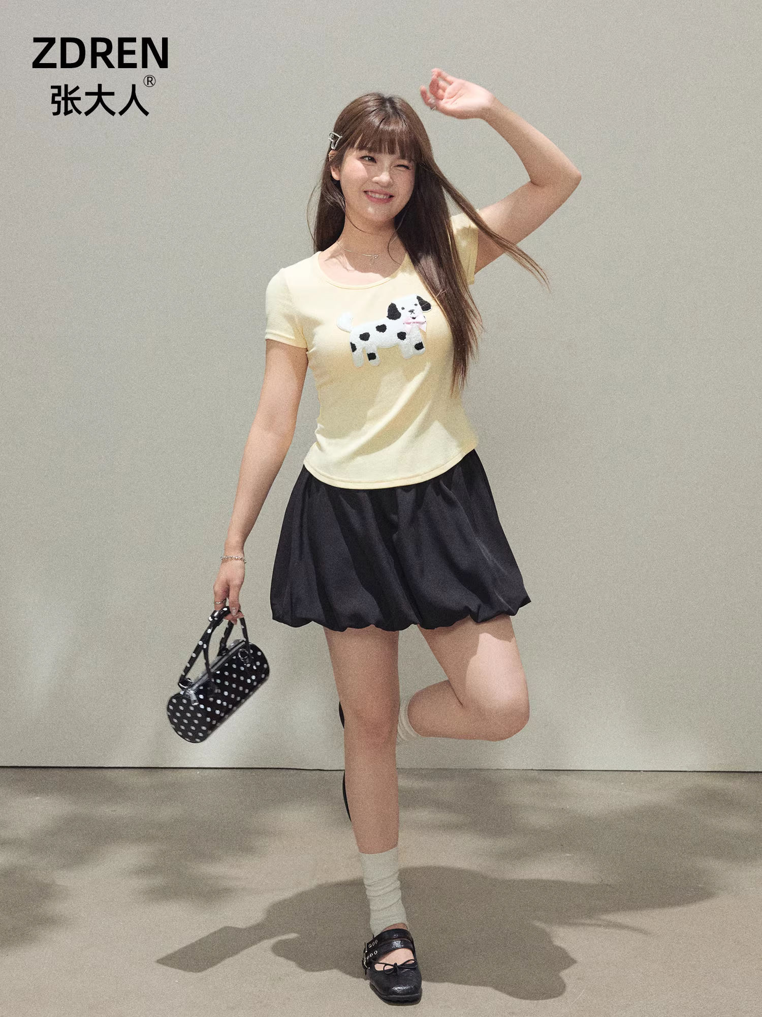 Quần áo nữ cỡ lớn dành cho người lớn, trang phục giảm béo cho các cô nàng mũm mĩm, áo thun ngắn tay giảm tuổi theo phong cách Hàn Quốc, váy phồng lưng cao màu đen.