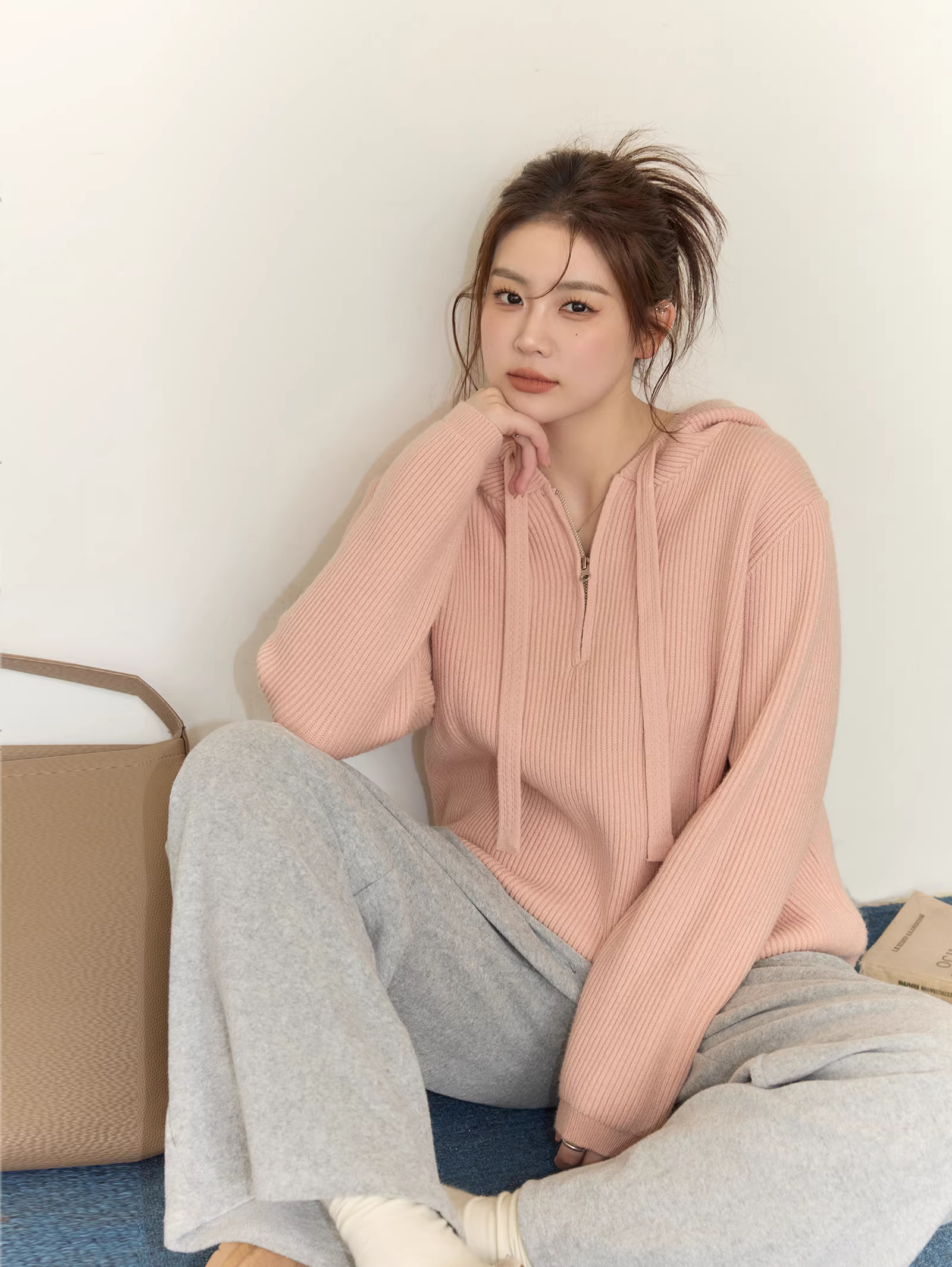 Bộ quần áo nữ cỡ lớn phong cách thư giãn dopamine gồm áo len có mũ và quần ống rộng lưng cao