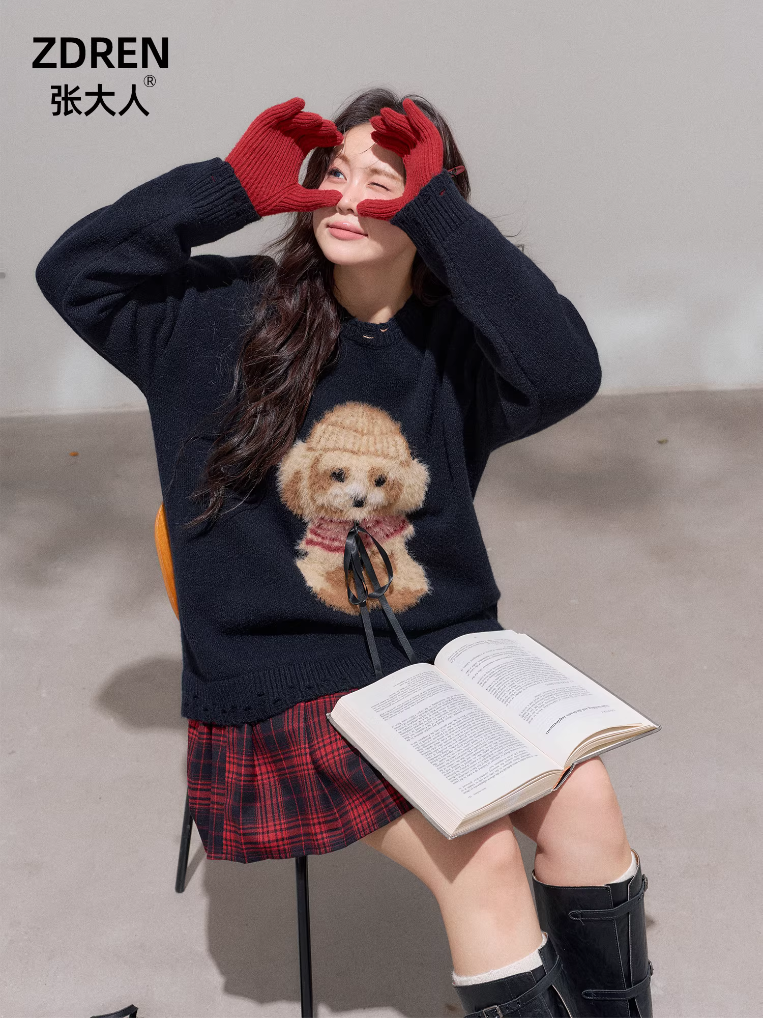 Quần áo nữ cỡ lớn dành cho người lớn, áo len kiểu Hàn Quốc giúp giảm béo và trẻ hóa, bộ áo len và chân váy kẻ sọc.