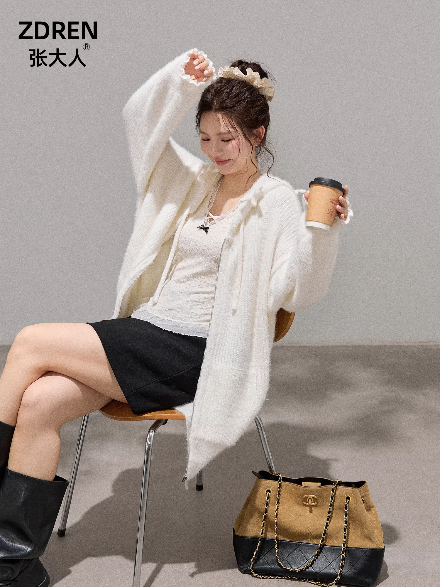 Quần áo nữ cỡ lớn dành cho người lớn, trang phục OOTD tôn dáng, bộ đồ hoàn chỉnh gồm áo khoác len kiểu lười và chân váy đen.