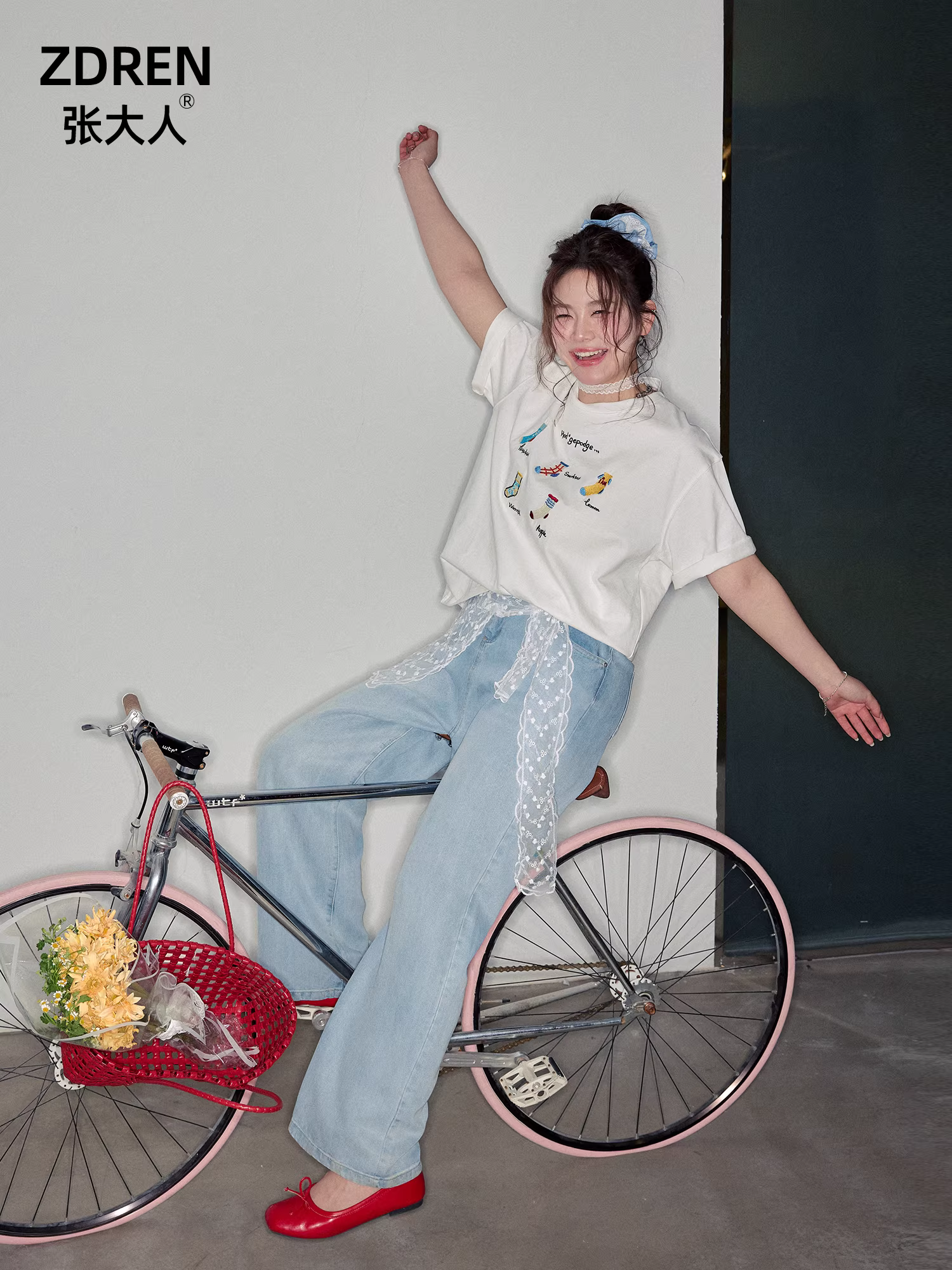 Bộ quần áo mùa hè cỡ lớn dành cho nữ của Zhang Daren dành cho những người phụ nữ hơi mũm mĩm, áo thun ngắn tay kiểu Hàn Quốc giảm béo, giảm tuổi tác với quần jean dáng rộng.