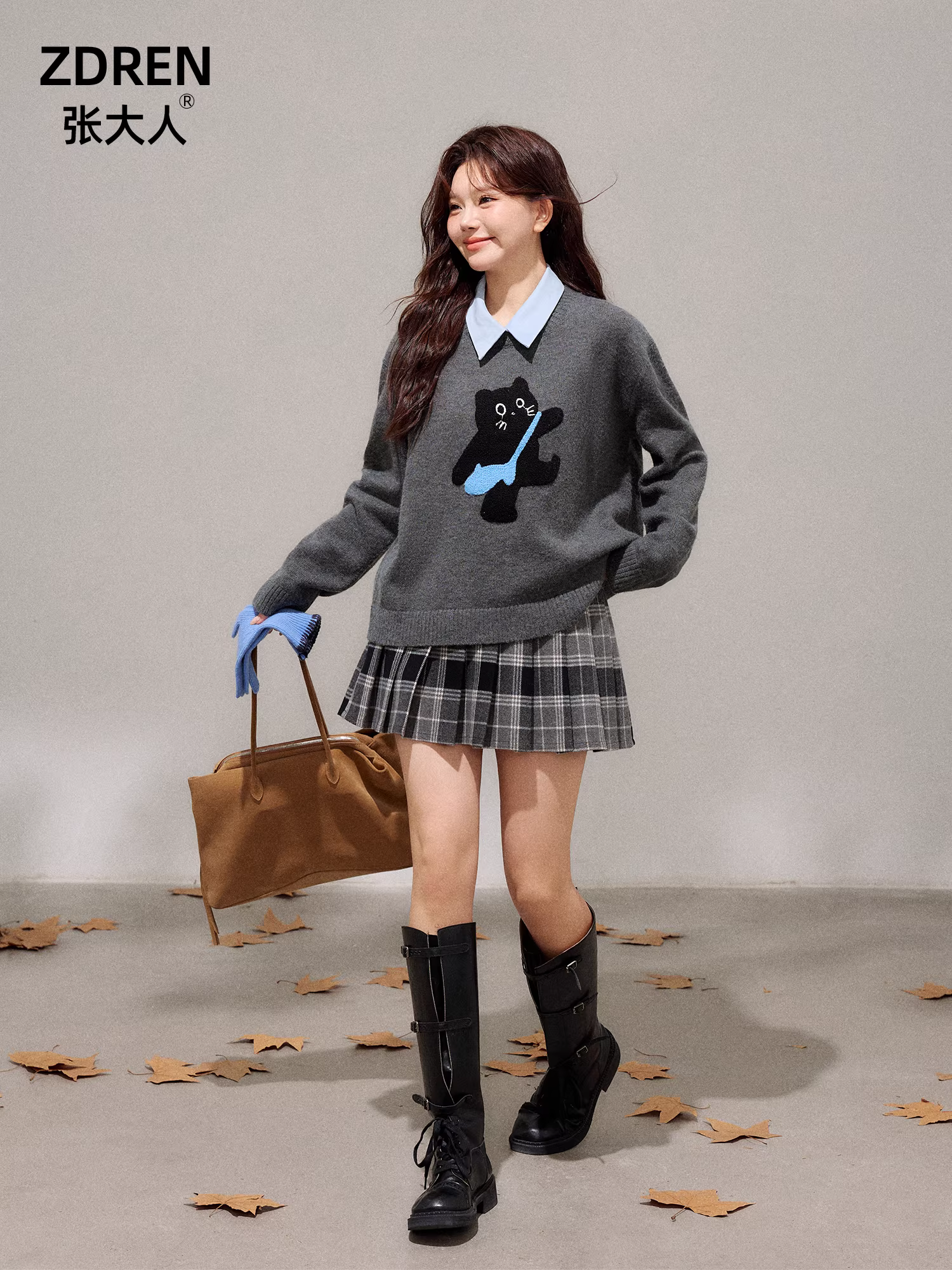 Quần áo nữ cỡ lớn dành cho người lớn, bộ áo len màu xám và váy kẻ sọc phong cách Hàn Quốc mùa đông giúp thon gọn dáng người.