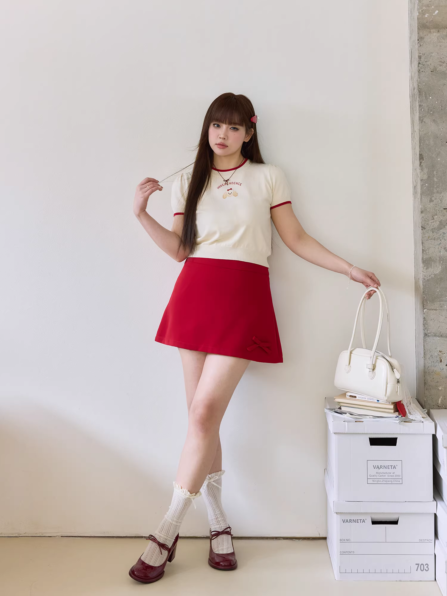 Quần áo nữ cỡ lớn dành cho người lớn, trang phục giảm béo, áo thun ngắn tay giảm tuổi tác và váy kiểu trà đen.