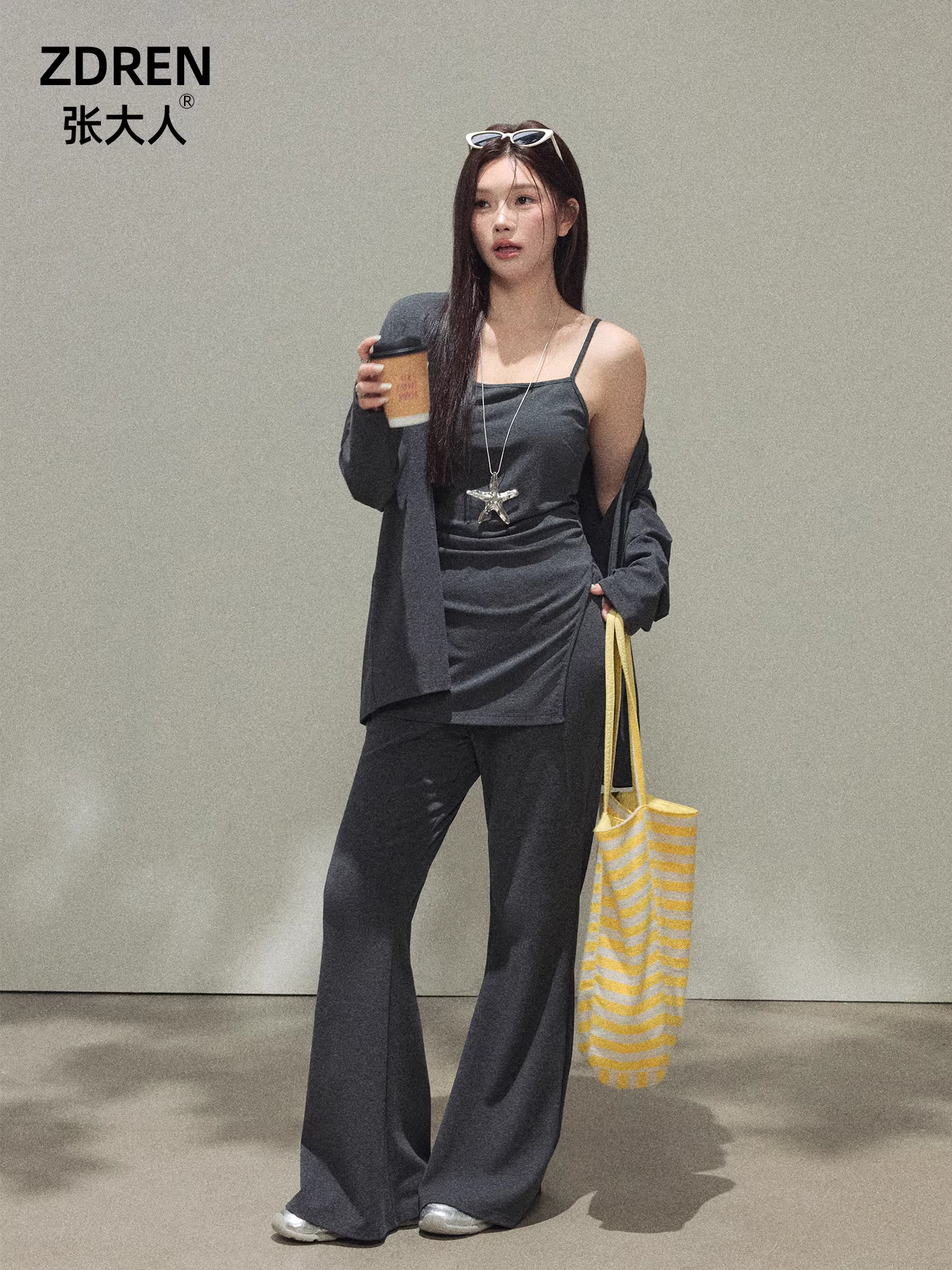 Quần áo nữ cỡ lớn dành cho người lớn, trang phục thon gọn cho các cô gái mũm mĩm, áo cardigan dệt kim phong cách hot girl thời thượng và tinh tế với quần ống loe.