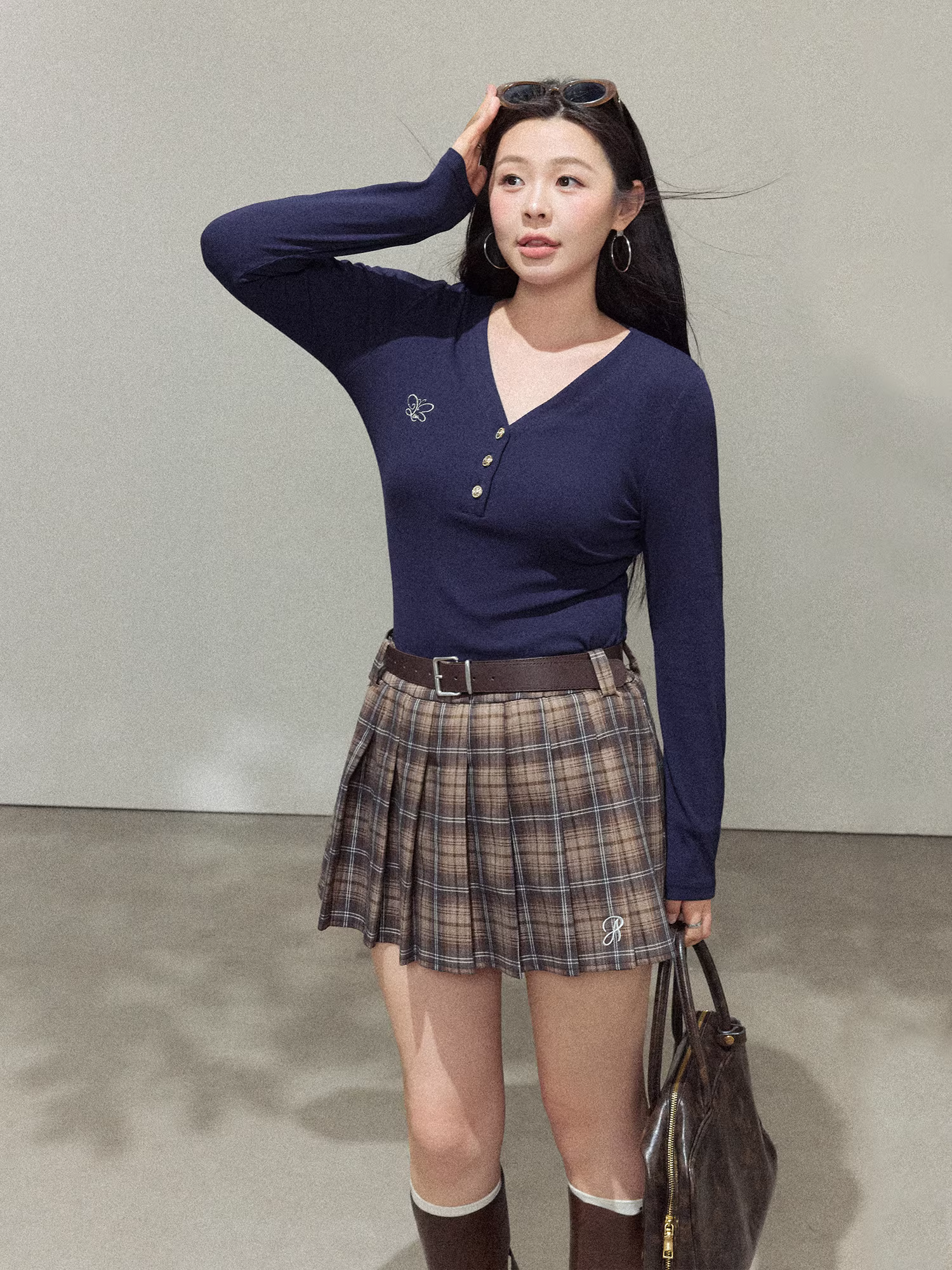 Quần áo nữ cỡ lớn dành cho các cô nàng mũm mĩm, trang phục tôn dáng, bộ váy và blazer kẻ ca rô cổ điển.