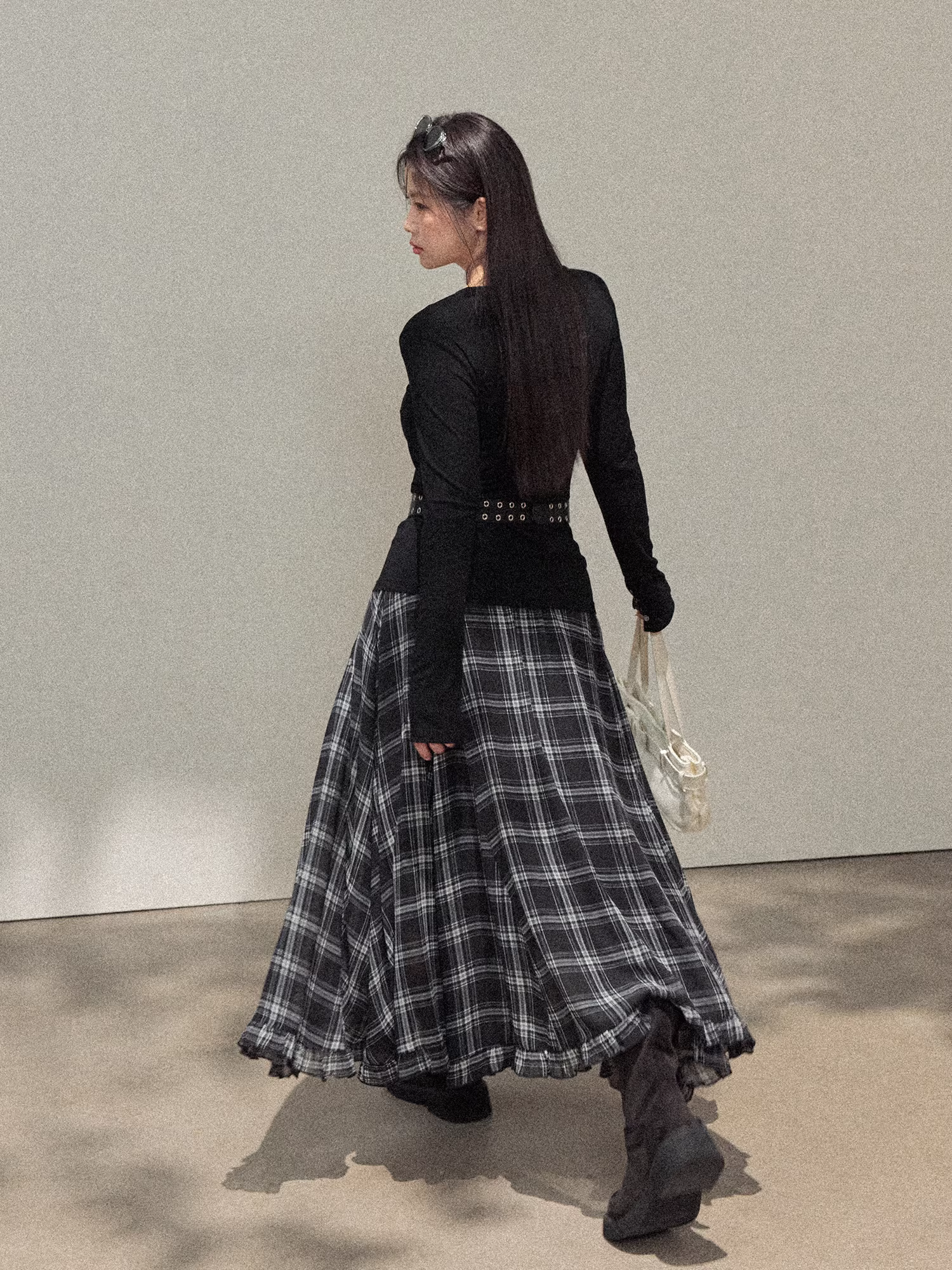 Quần áo nữ cỡ lớn dành cho người lớn, trang phục giảm béo cho các cô gái mũm mĩm, áo đen, bộ váy chữ A kẻ sọc cổ điển.