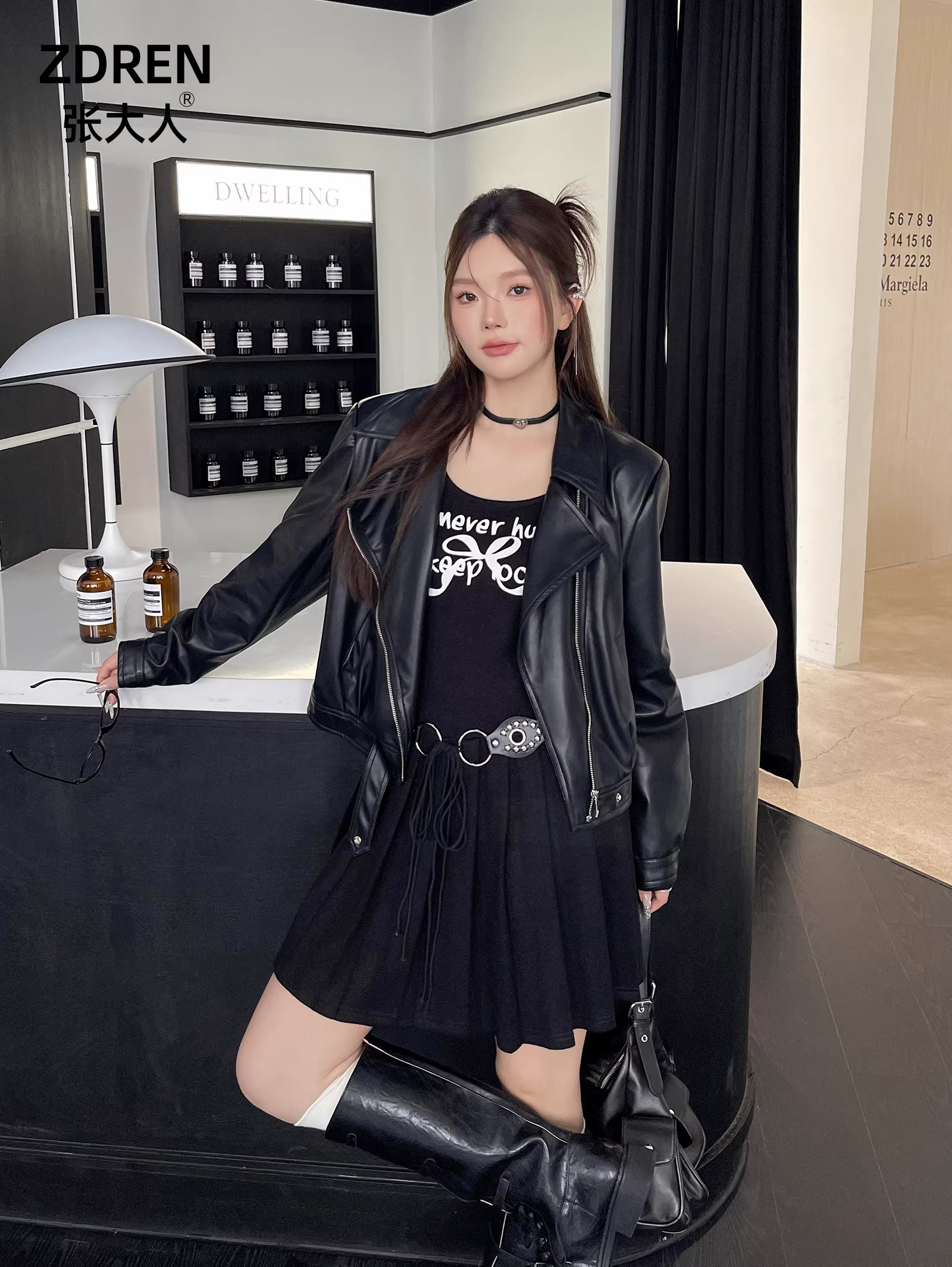 Bộ quần áo thu đông cỡ lớn dành cho nữ của Zhang Daren dành cho những người phụ nữ hơi mũm mĩm, áo khoác kiểu biker thời trang và tôn dáng với váy đen cổ điển.