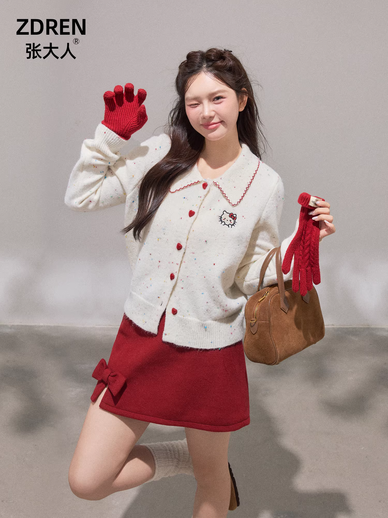 Quần áo nữ cỡ lớn dành cho người lớn, áo khoác len chấm bi ngọt ngào phong cách Hàn Quốc giúp giảm béo đầu đông và bộ váy đỏ.