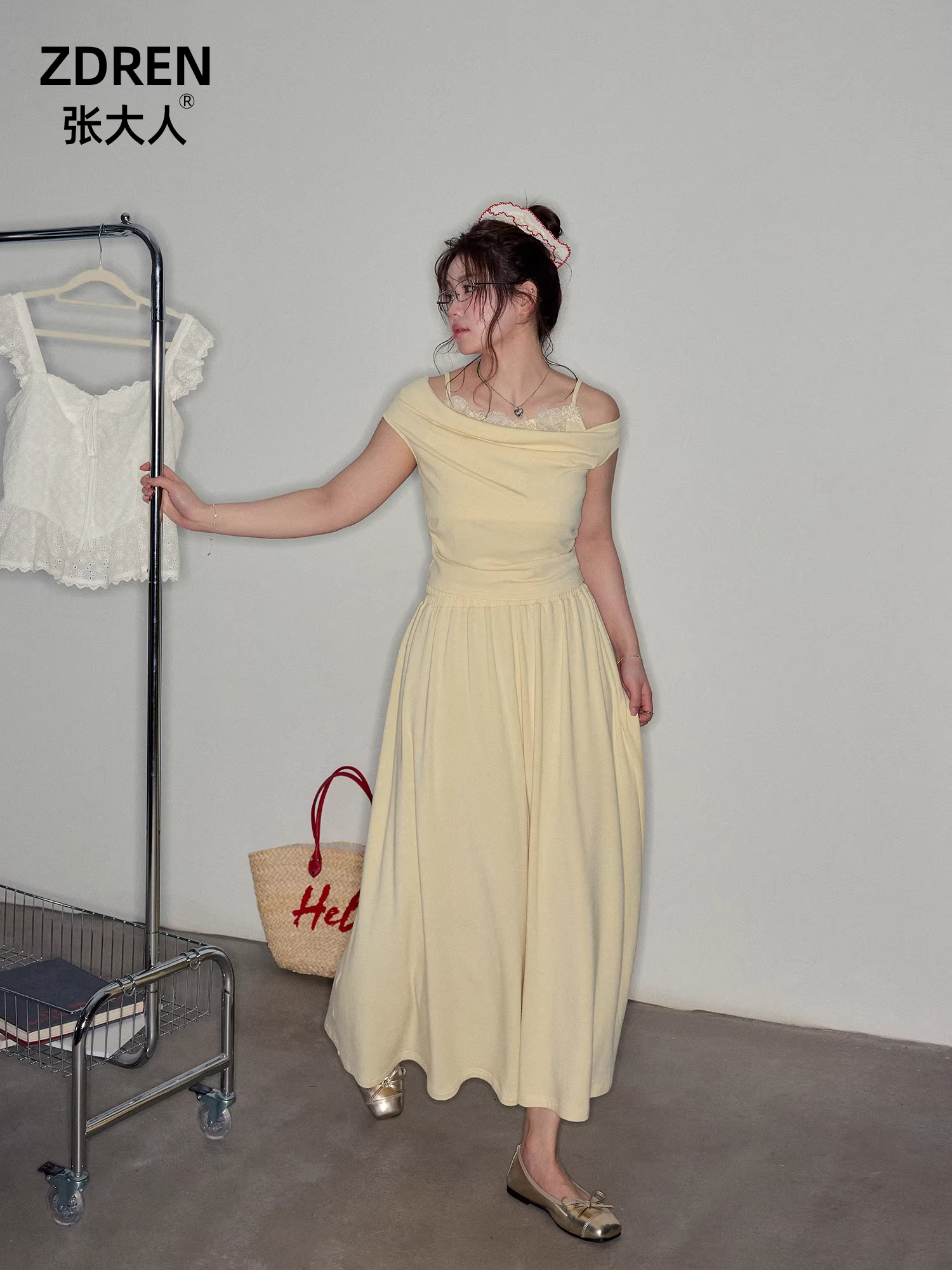 Quần áo mùa hè cỡ lớn mới của Zhang Daren dành cho các cô gái mũm mĩm, áo trễ vai tôn dáng và bộ váy chữ A giản dị.