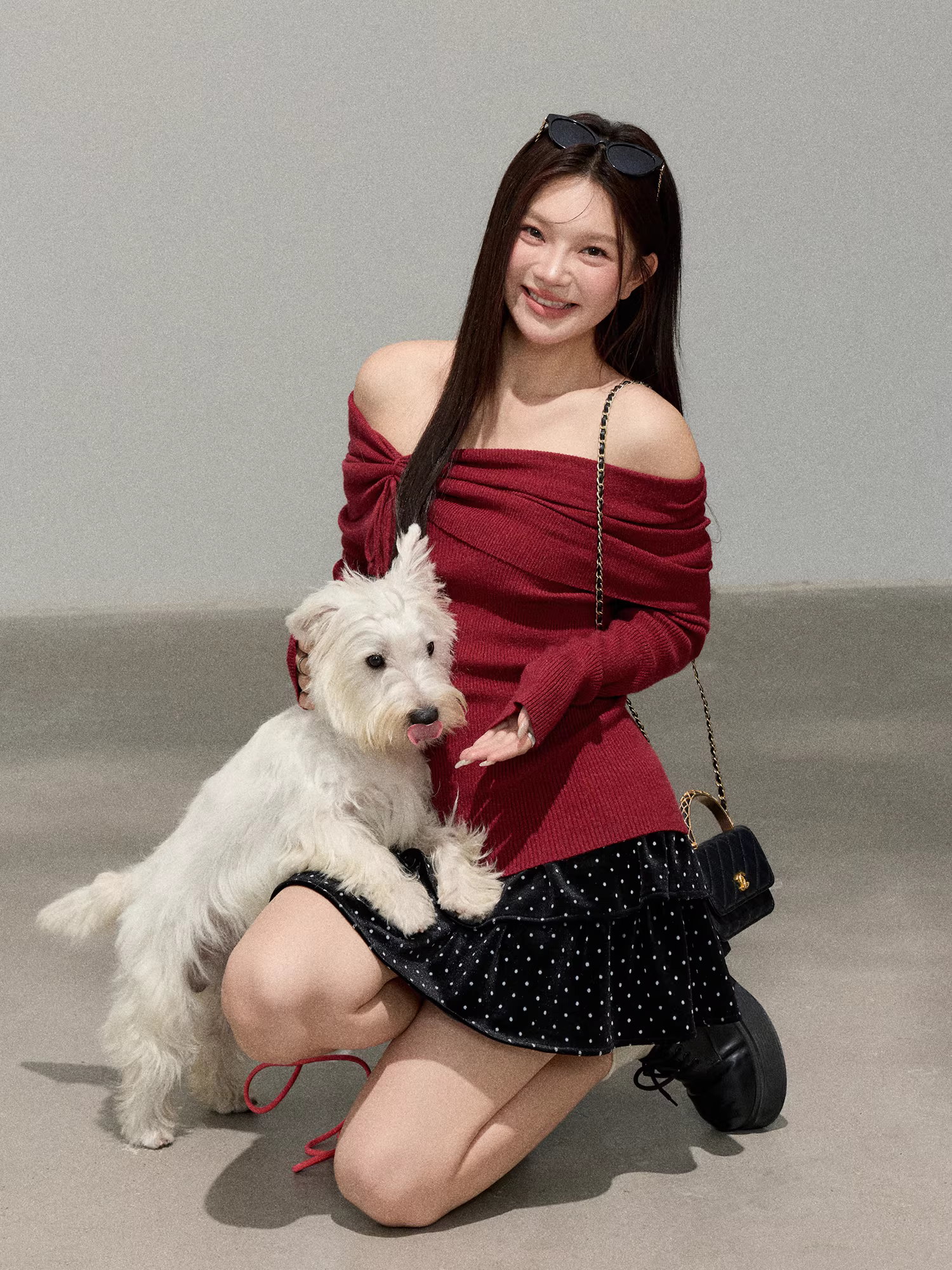 Quần áo nữ cỡ lớn dành cho người lớn, trang phục thon gọn cho các cô nàng mũm mĩm, phong cách thanh lịch, áo len trễ vai, chân váy nhung chấm bi.