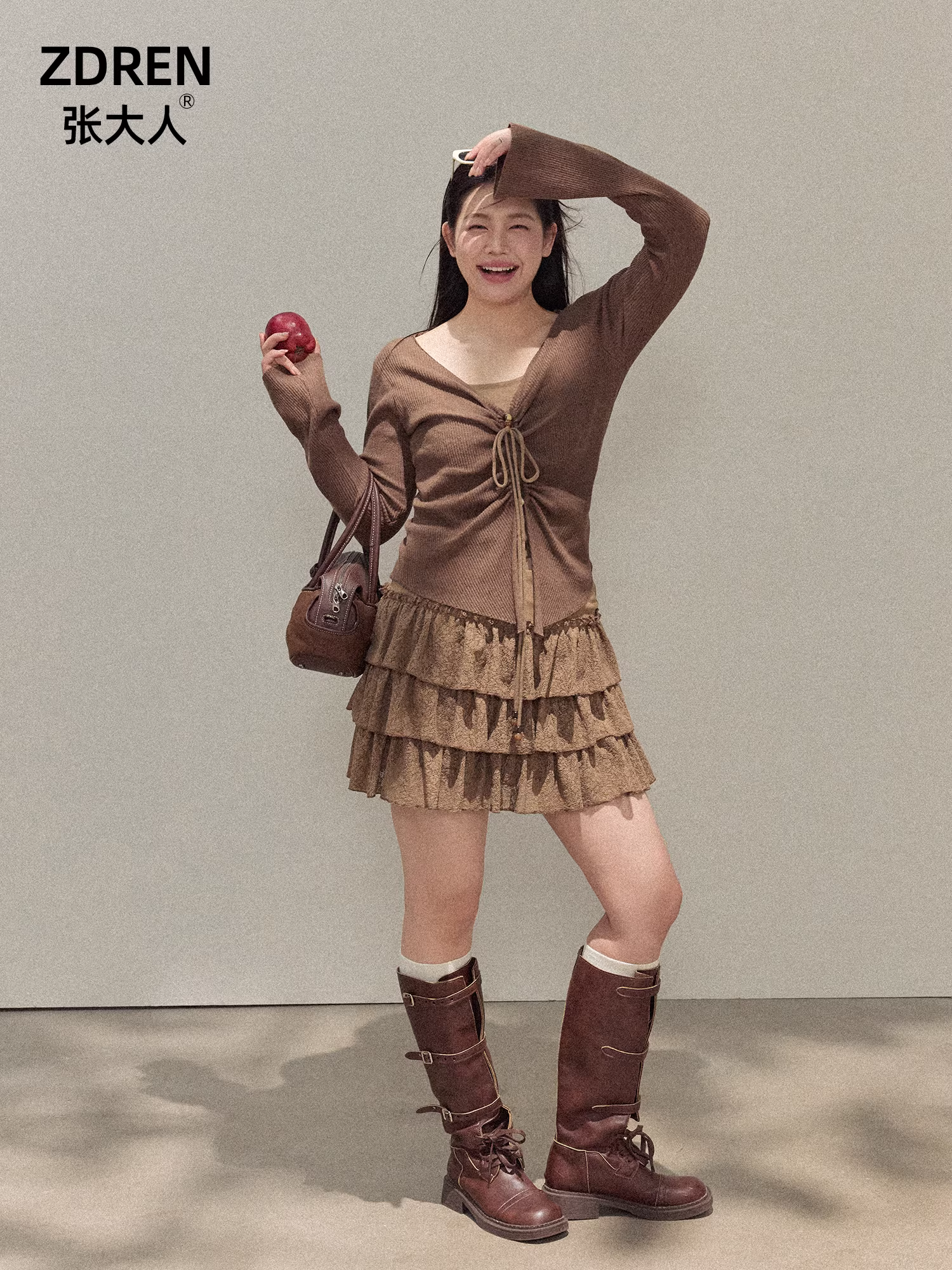 Quần áo nữ cỡ lớn dành cho người lớn, trang phục thu đông kiểu Hàn Quốc tôn dáng, bộ áo len nâu cà phê xếp ly và chân váy ren.