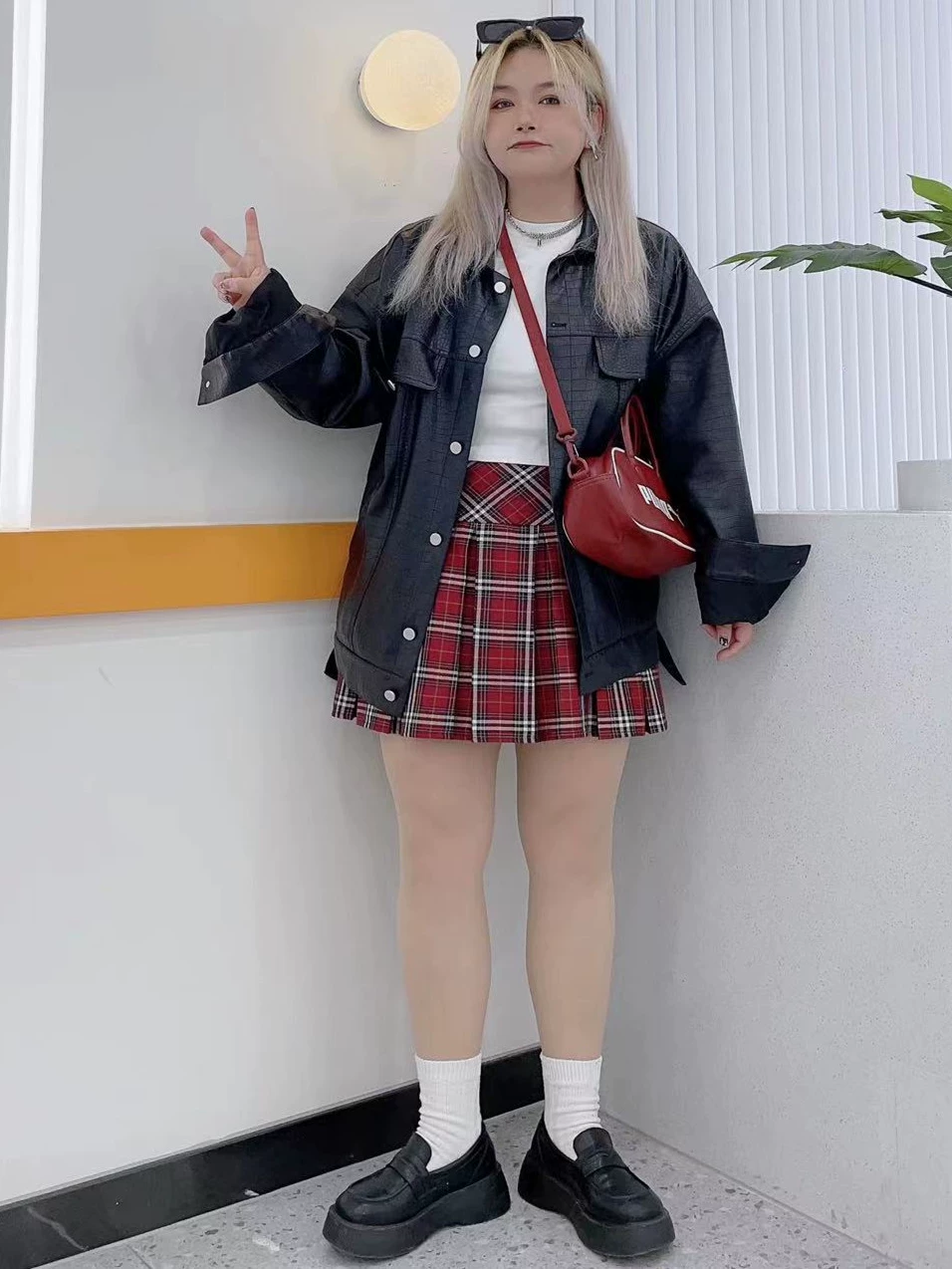 Váy xếp ly kẻ sọc đỏ cỡ lớn dành cho nữ, váy ngắn chữ A cạp cao theo phong cách cổ điển Mỹ, váy ngắn tôn dáng.