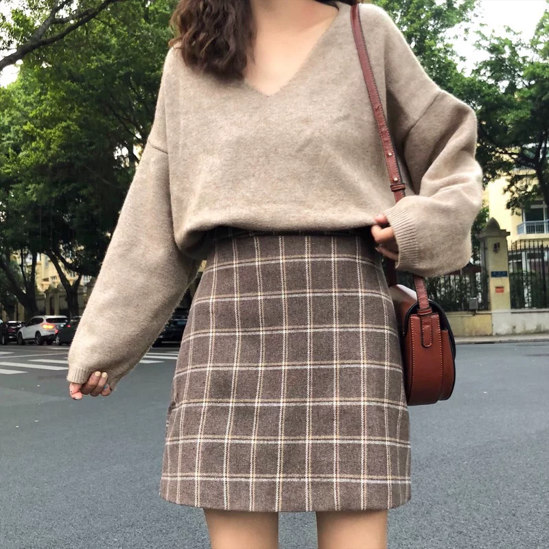 Váy len kẻ sọc 2022 mùa thu đông mới cỡ lớn váy ngắn Váy chữ A váy kẻ sọc nữ váy bút chì