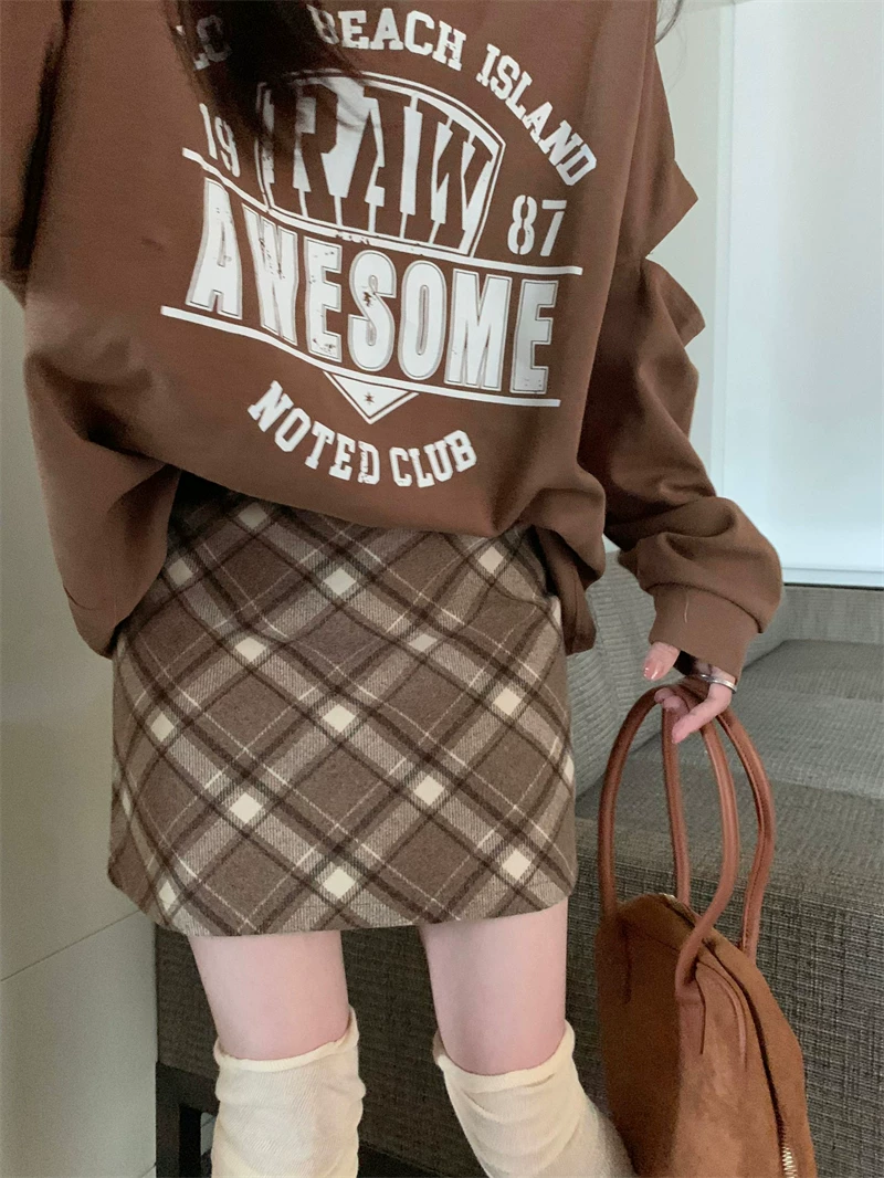 Váy kẻ caro len màu kaki nữ thu đông 2025, kiểu retro, cạp cao, tôn dáng, dáng chữ A, ôm hông, váy ngắn kẻ caro