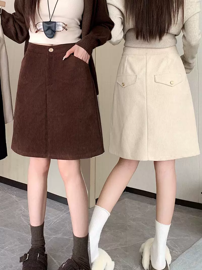 Váy midi nhung tăm màu nâu cỡ lớn dành cho nữ, váy chữ A cạp cao cho mùa thu đông, che hông, tôn dáng, ôm mông.