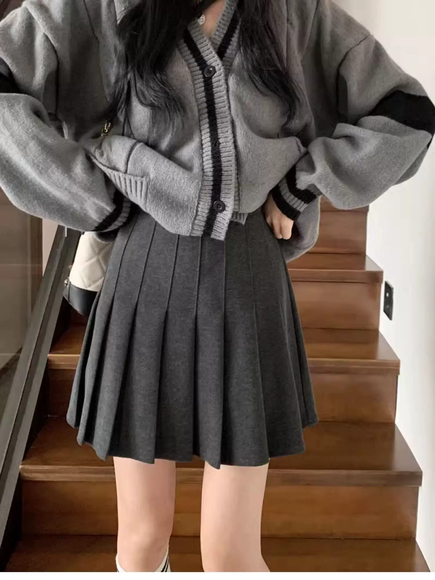 Váy len xếp ly màu xám dành cho nữ, mùa thu đông, dáng nhỏ nhắn, lưng cao, váy chữ A thon gọn, phong cách preppy, váy nửa thân chống lộ