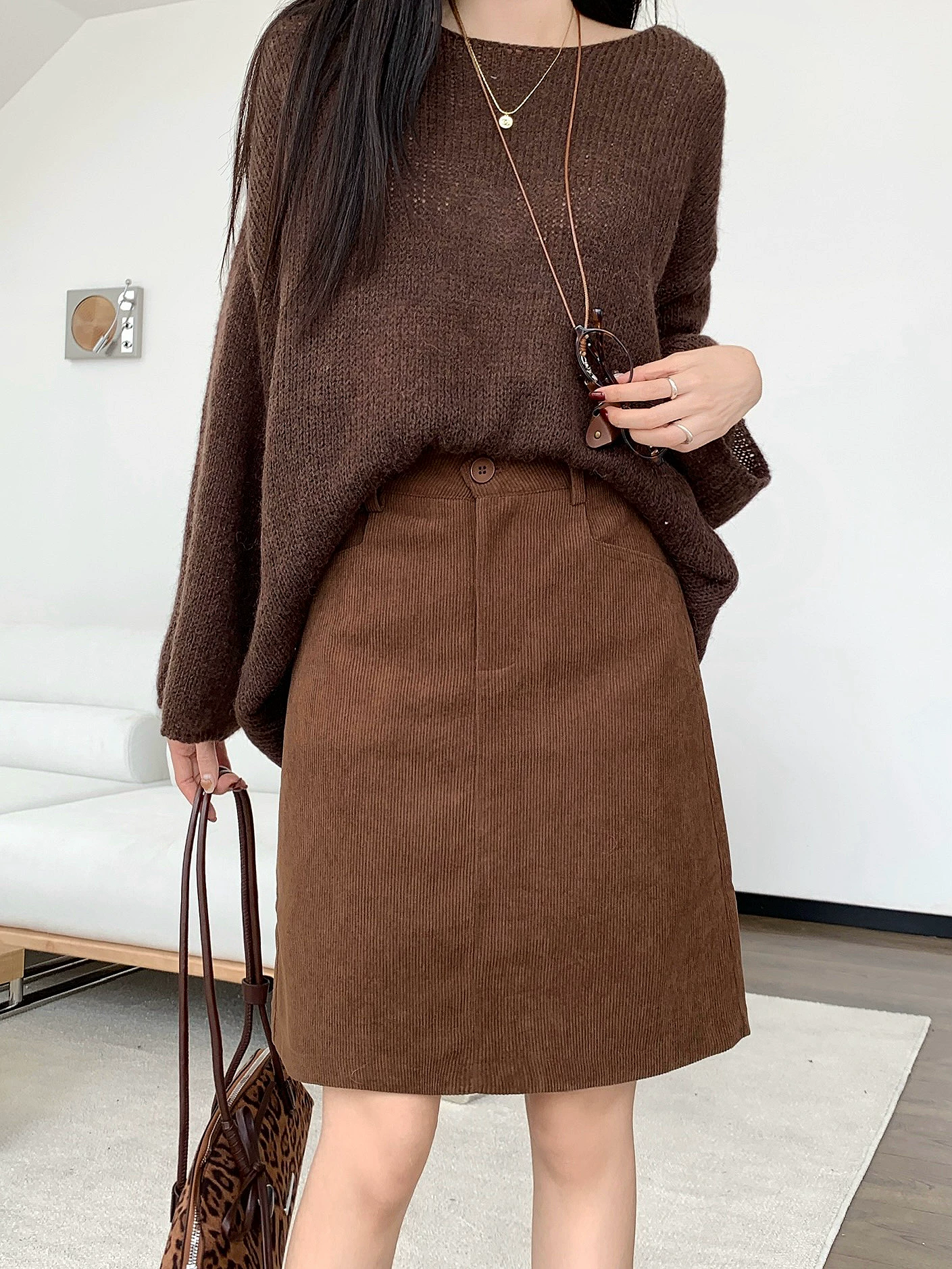 Váy nhung kẻ màu nâu cỡ lớn dành cho nữ, mùa thu đông, dáng nhỏ nhắn, váy midi chữ A tôn dáng, váy ngắn bodycon sọc đa năng.