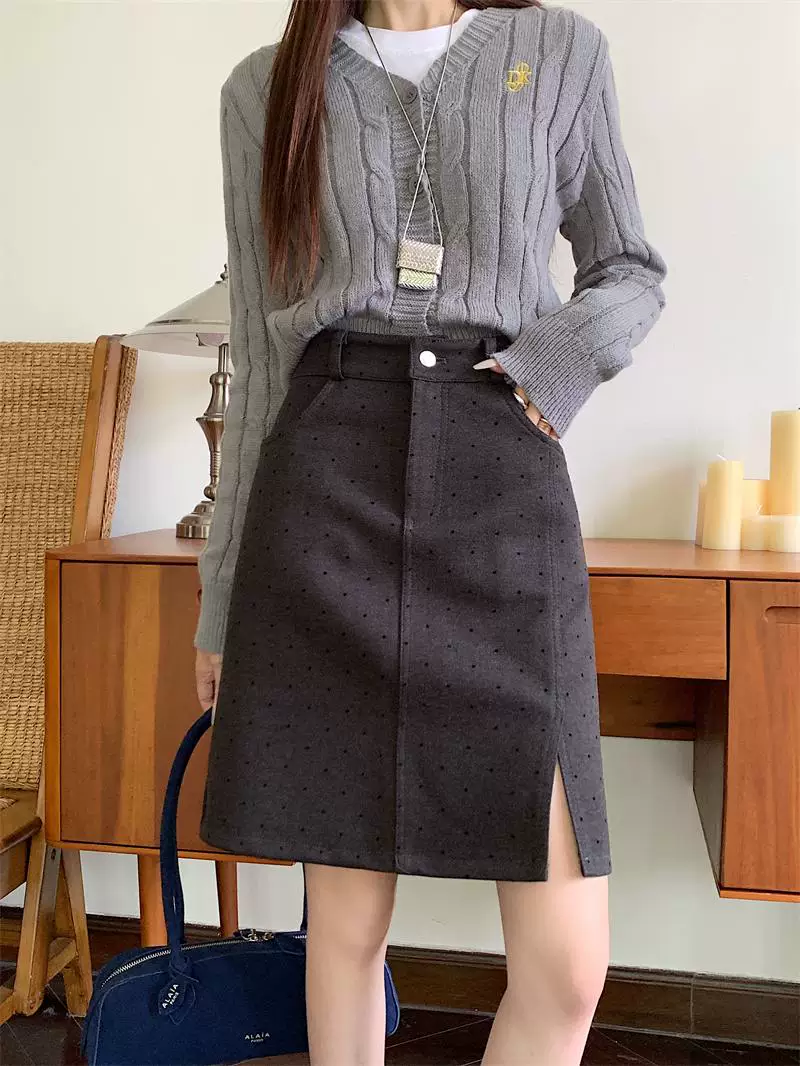 Váy len chấm bi màu xám cỡ lớn dành cho nữ mùa thu đông, váy ngắn xẻ tà lưng cao dáng chữ A, váy ôm hông dài vừa phải giúp thon gọn