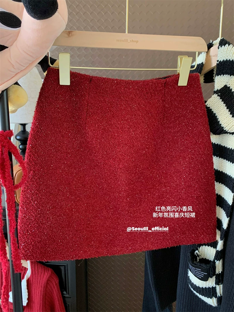 Váy chữ A bằng len dày bóng kiểu Chanel cỡ lớn dành cho mùa thu đông, váy bút chì ngắn màu đỏ dành cho phụ nữ nhỏ nhắn, hoàn hảo cho dịp Tết.